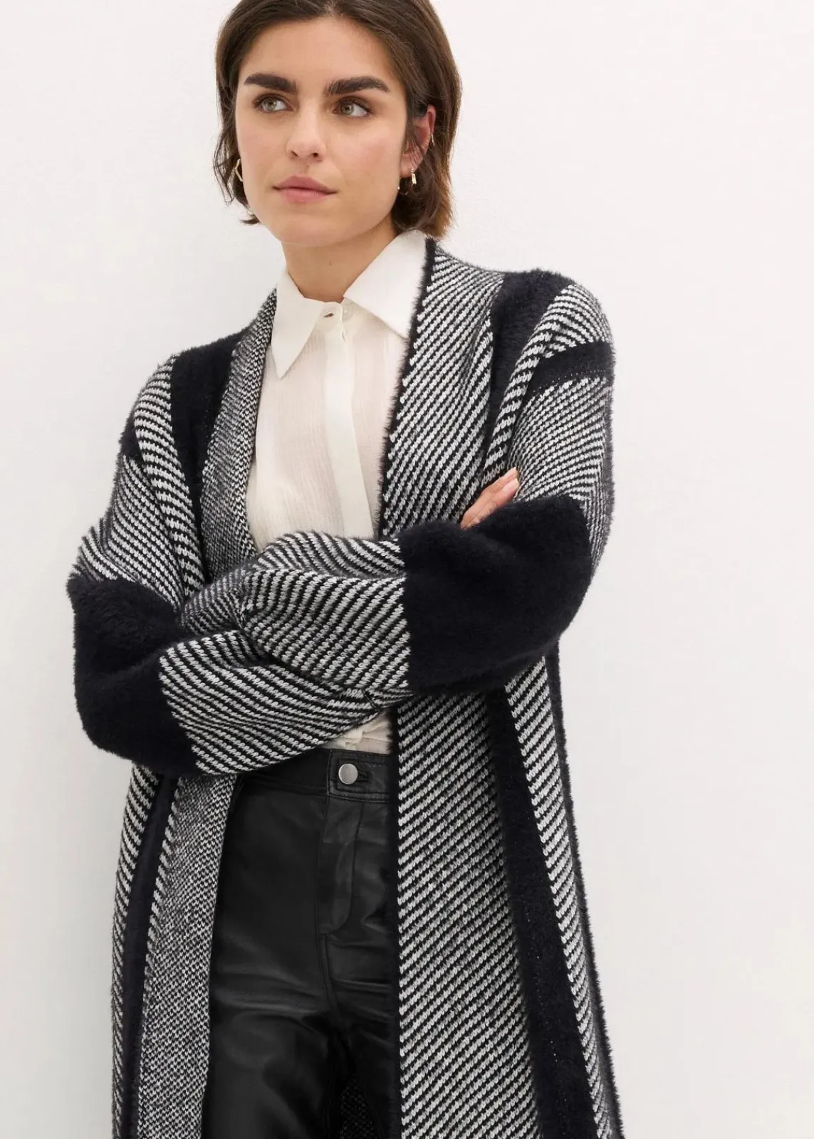 bonprix Strickmode|Bekleidung·Umstandsmode^Strickmantel schwarz/wollweiß bedruckt