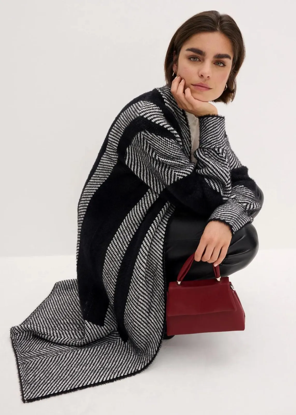 bonprix Kurzgrößen|Bekleidung·Jeans^Strickmantel schwarz/wollweiß bedruckt