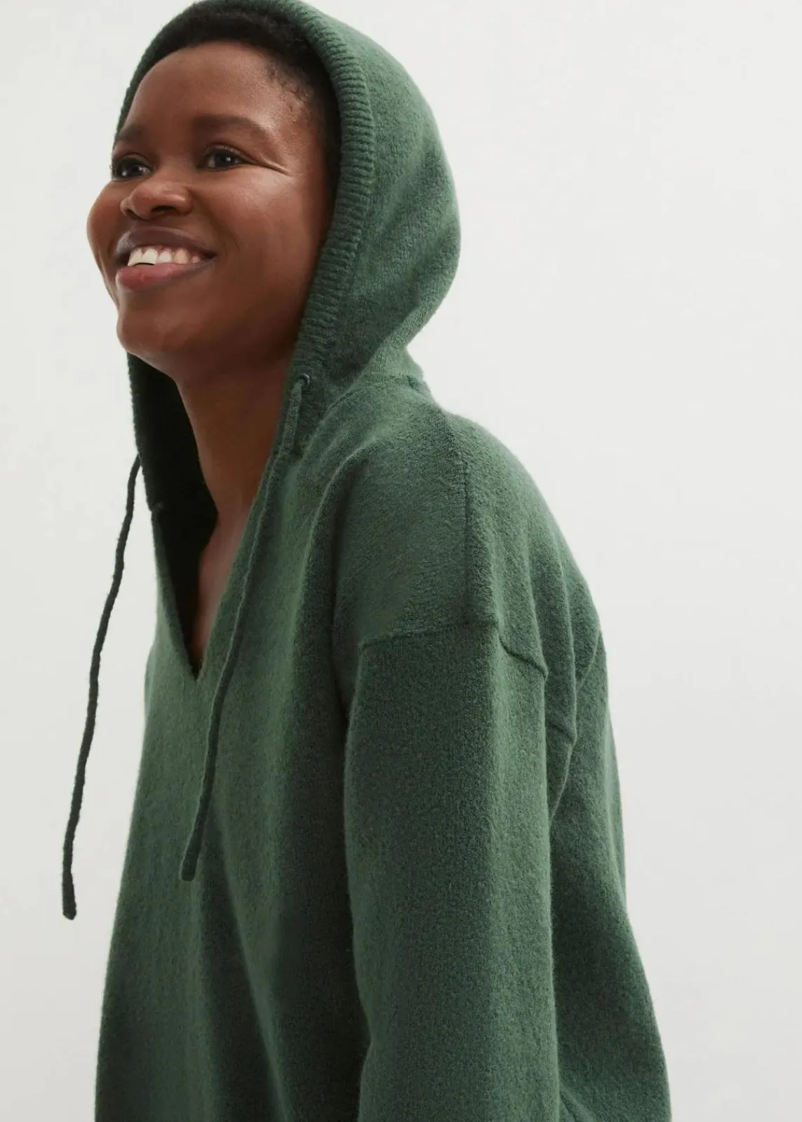 bonprix Bekleidung·Umstandsmode|Bekleidung·Jeans^Strick-Pullover mit V-Ausschnitt und Kapuze dunkelgrün
