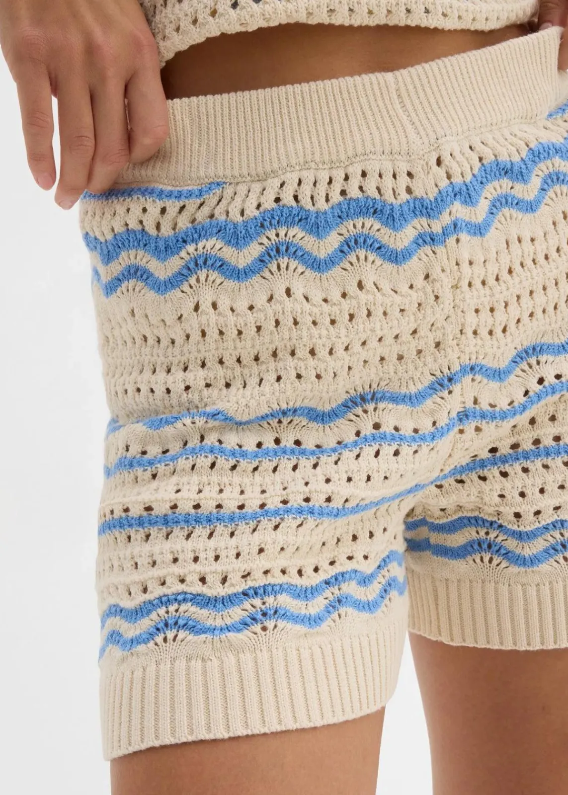 bonprix Shorts|Hosen^Strick-Shorts aus luftigem Baumwoll-Leinen-Mix elfenbein/mittelblau