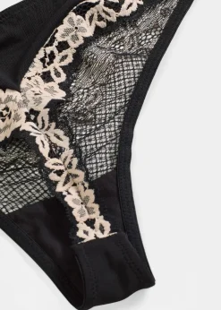 bonprix Wäsche·Dessous|Wäsche·Höschen^String aus zweifarbiger Spitze schwarz/wollweiß