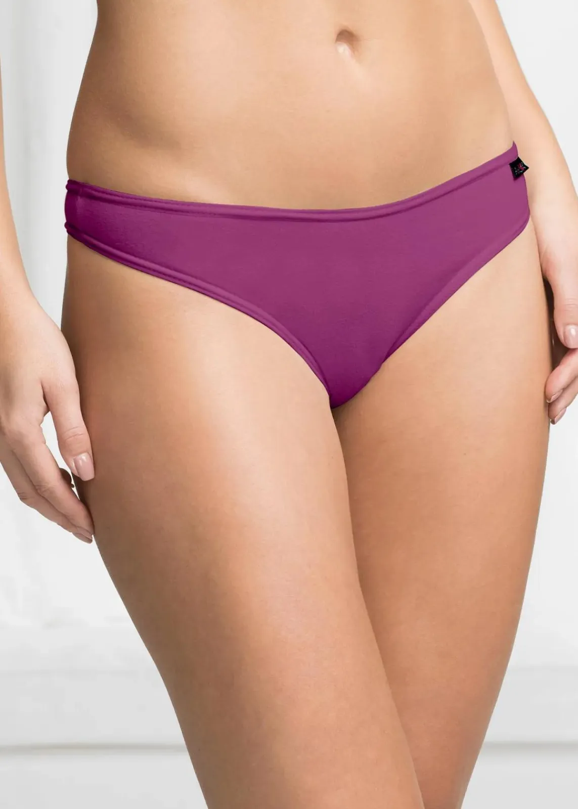 bonprix Höschen|Baumwollunterwäsche^String mit Bio-Baumwolle (6er Pack) violett + kreidebeige + schwarz