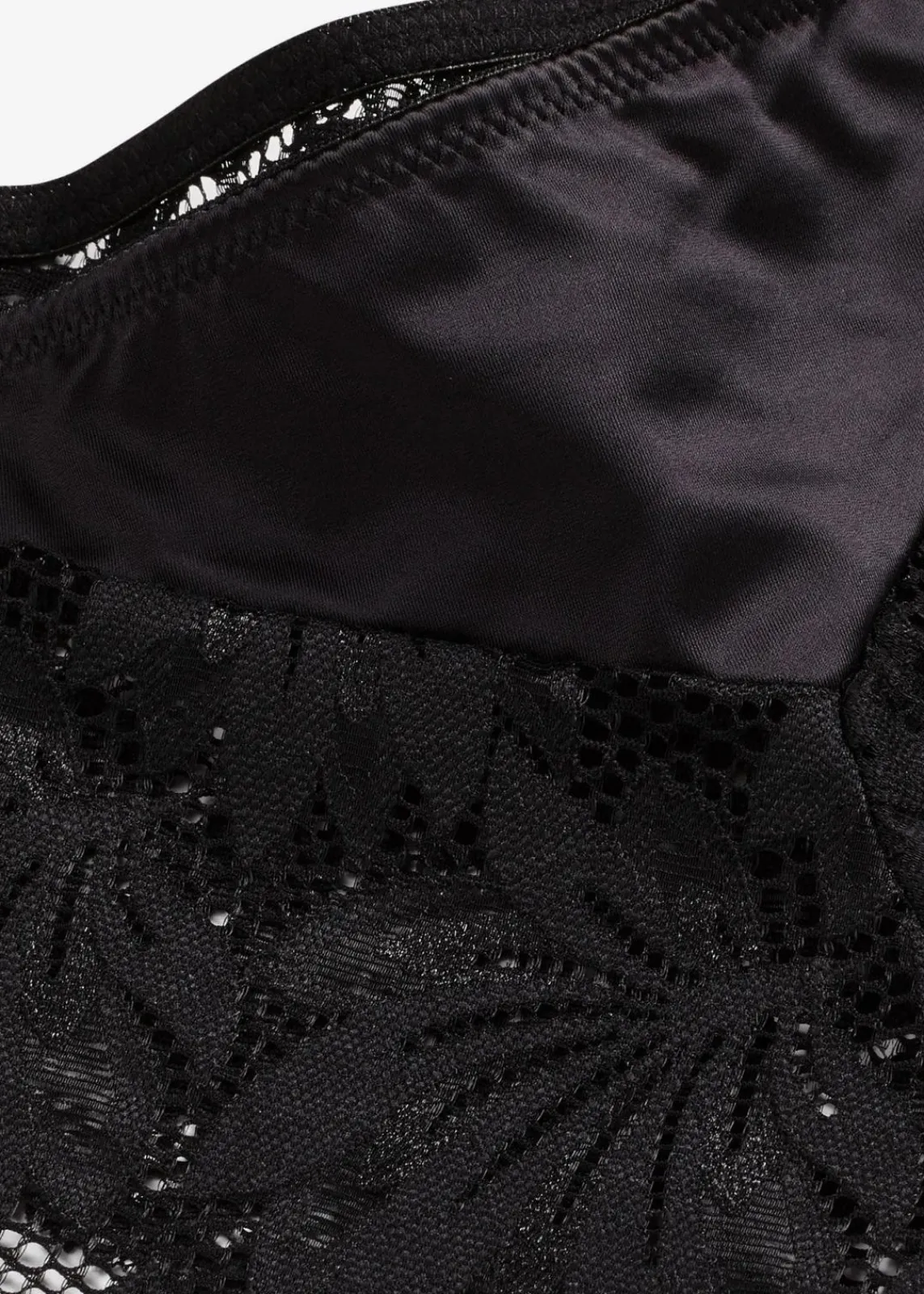 bonprix Wäsche·Dessous|Wäsche·Höschen^String Panty aus glänzendem Material schwarz