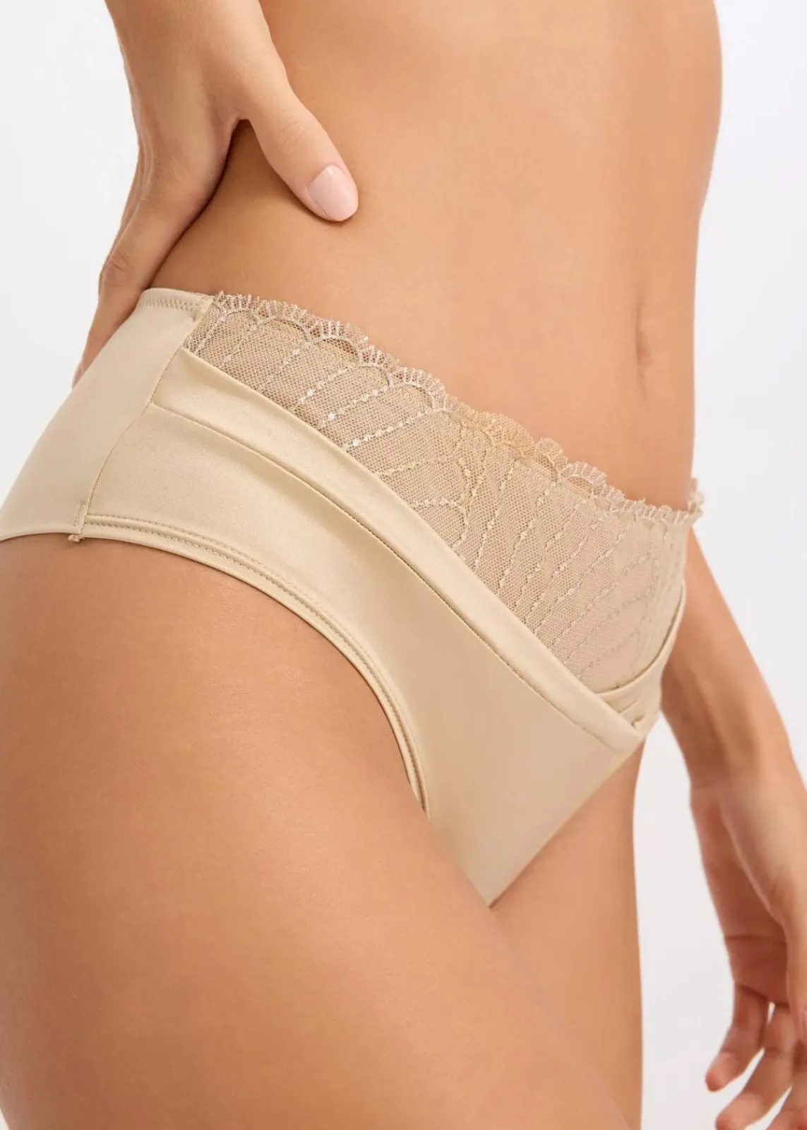 bonprix Wäsche·Dessous|Wäsche·Höschen^String Panty mit nahtloser Hinterhose saharabeige