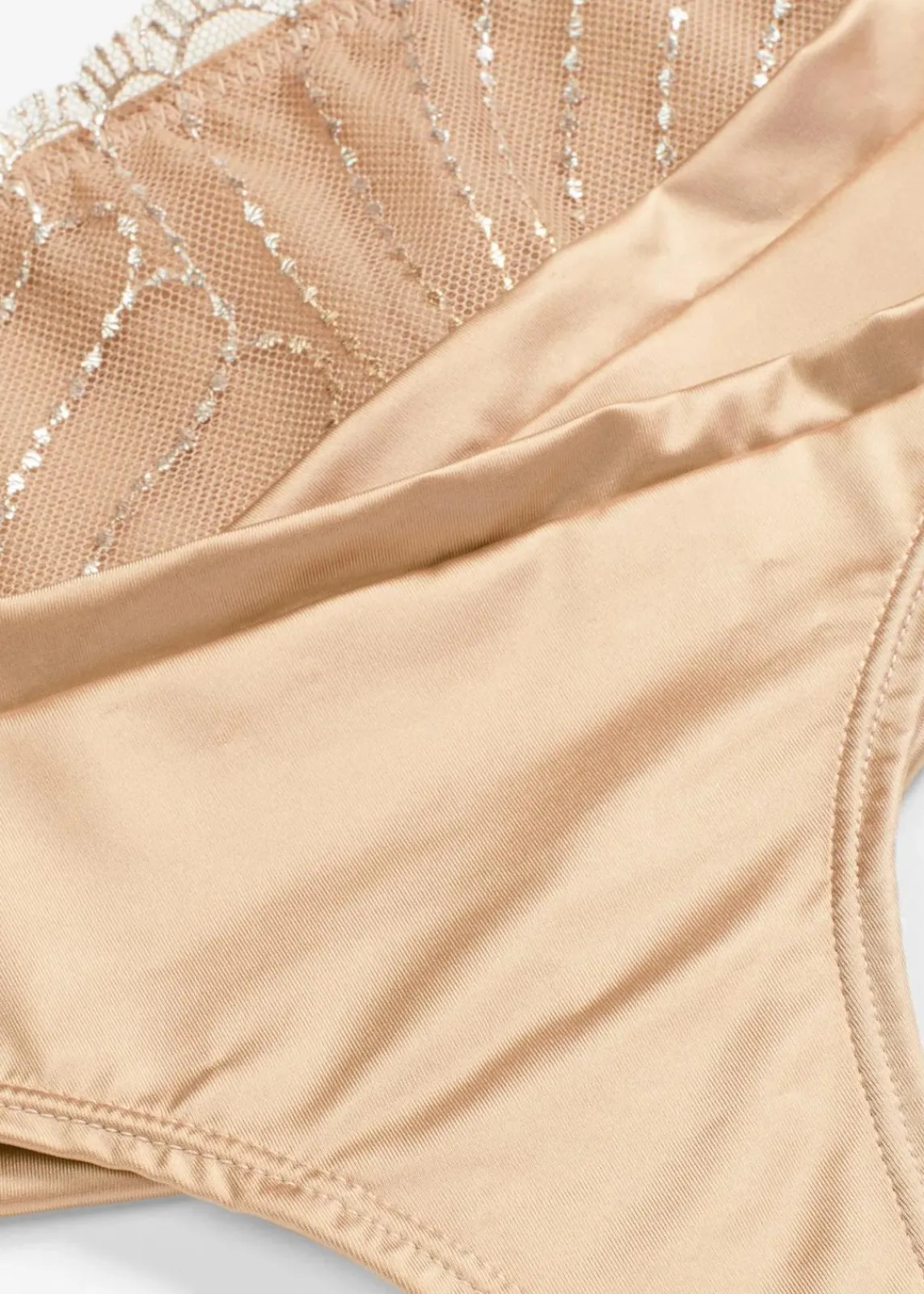 bonprix Wäsche·Dessous|Wäsche·Höschen^String Panty mit nahtloser Hinterhose saharabeige
