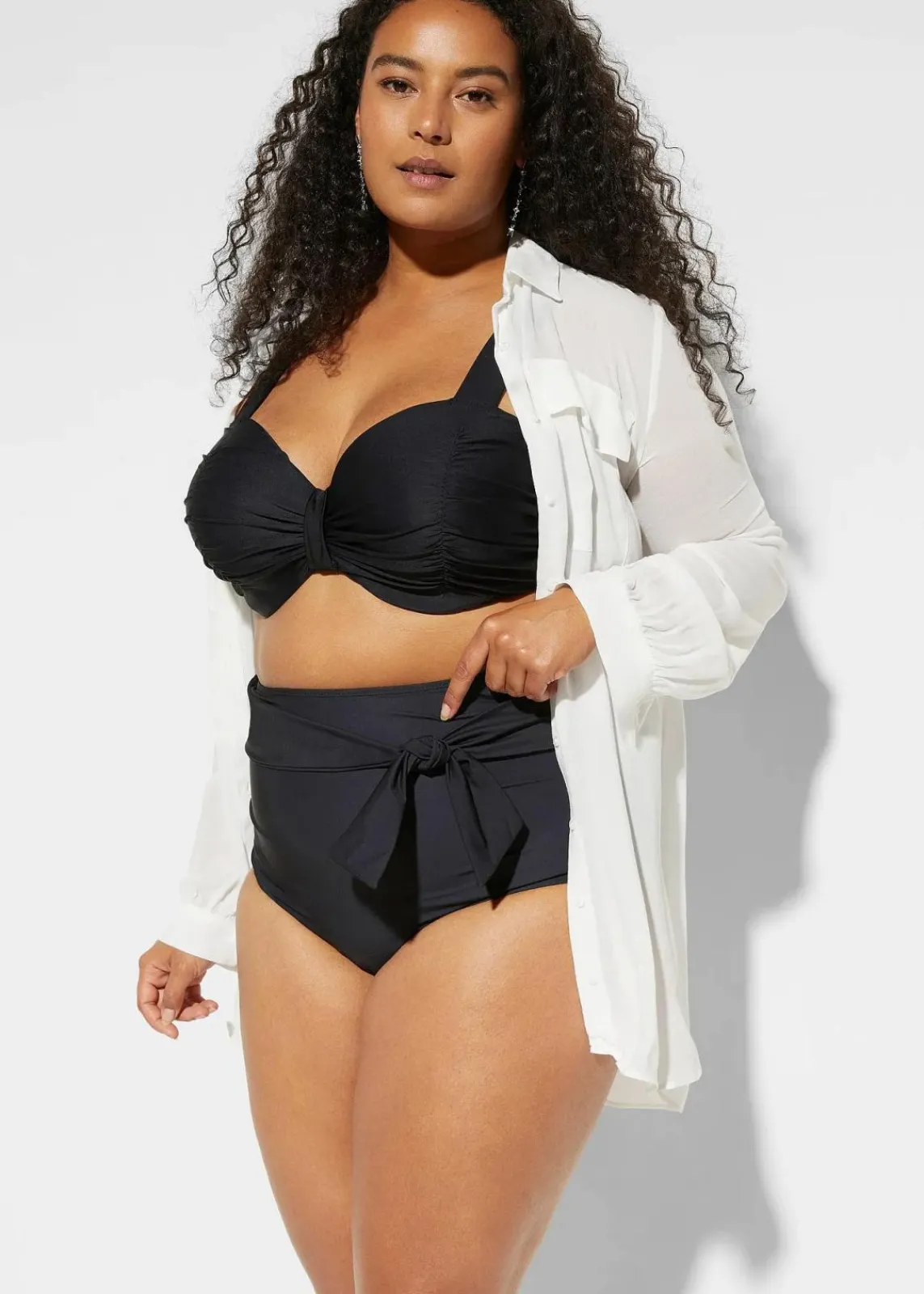 bonprix Nachhaltigere Materialien|Mix & Match^Strong Highwaist Shape-Bikinihose mit Bindeband schwarz