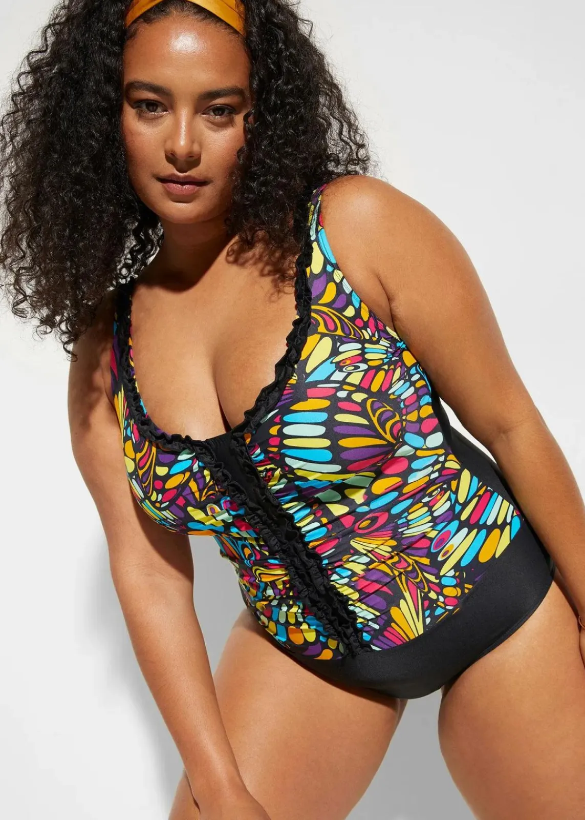 bonprix Shapewear|Badeanzüge^Strong Shape-Badeanzug mit Rüschen schwarz/bunt graphisch