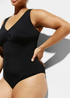 bonprix Nachhaltigere Materialien|Bademode·Badeanzüge^Strong Shape-Badeanzug mit V-Ausschnitt dunkelrot