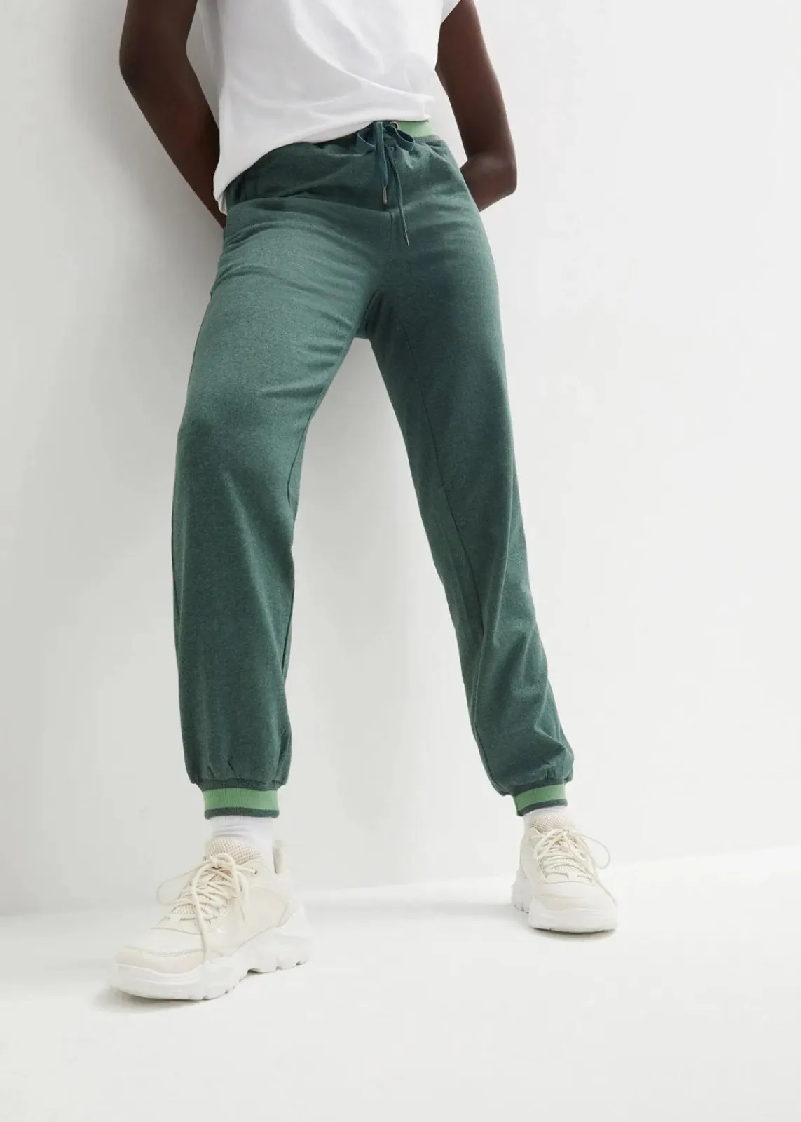 bonprix Hosen|Sweat^Sweathose aus Baumwoll-Mix, 2er Pack schwarz+dunkelgrün meliert