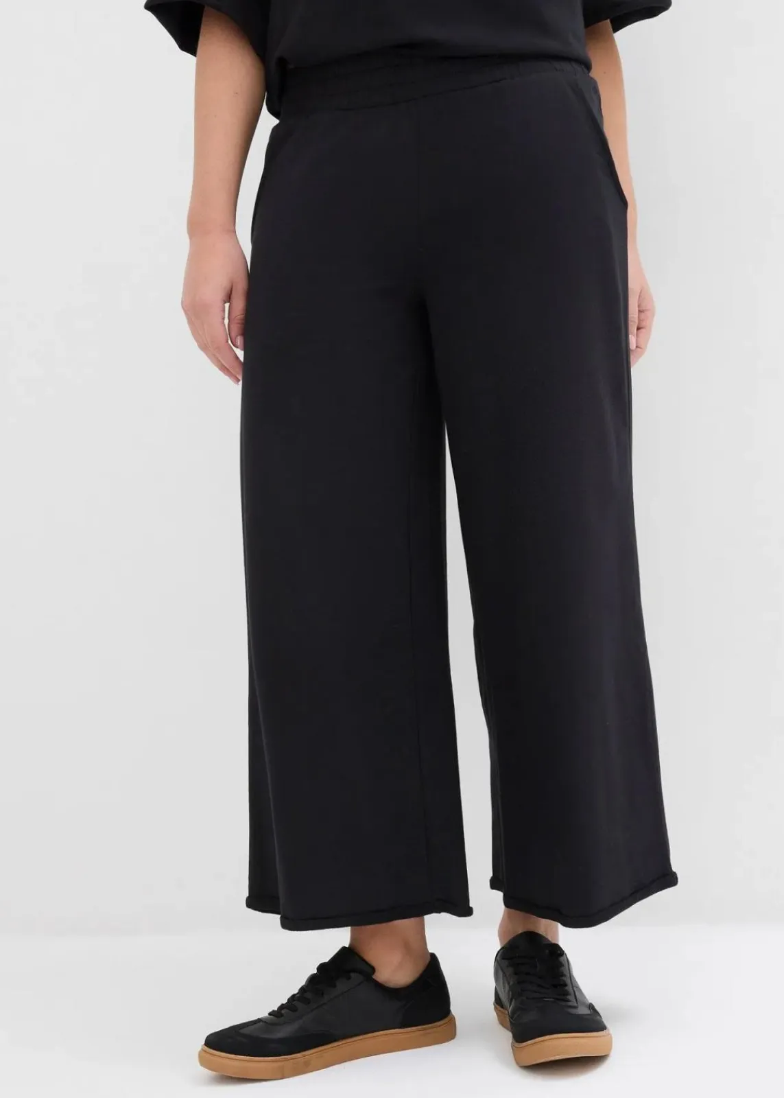 bonprix Bekleidung·Blusen & Tuniken|Bekleidung·Kleider^Sweathose aus Bio-Baumwolle, 7/8 Länge schwarz