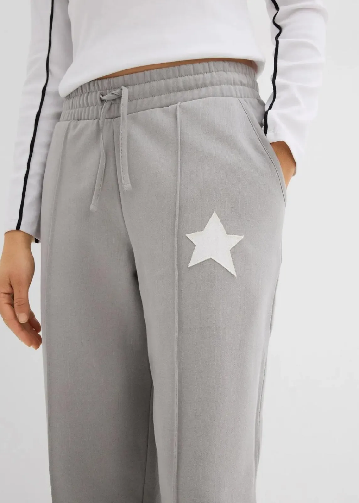bonprix Sweat|Hosen^Sweathose aus reiner Bio-Baumwolle schattengrau/weiß bedruckt