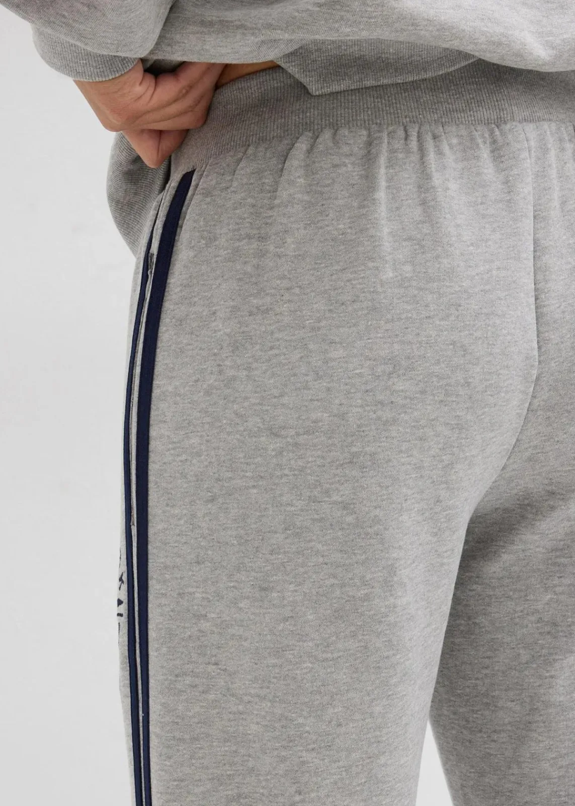 bonprix Hosen|Sweat^Sweathose aus weichem Baumwoll-Mix hellgrau meliert/dunkelblau