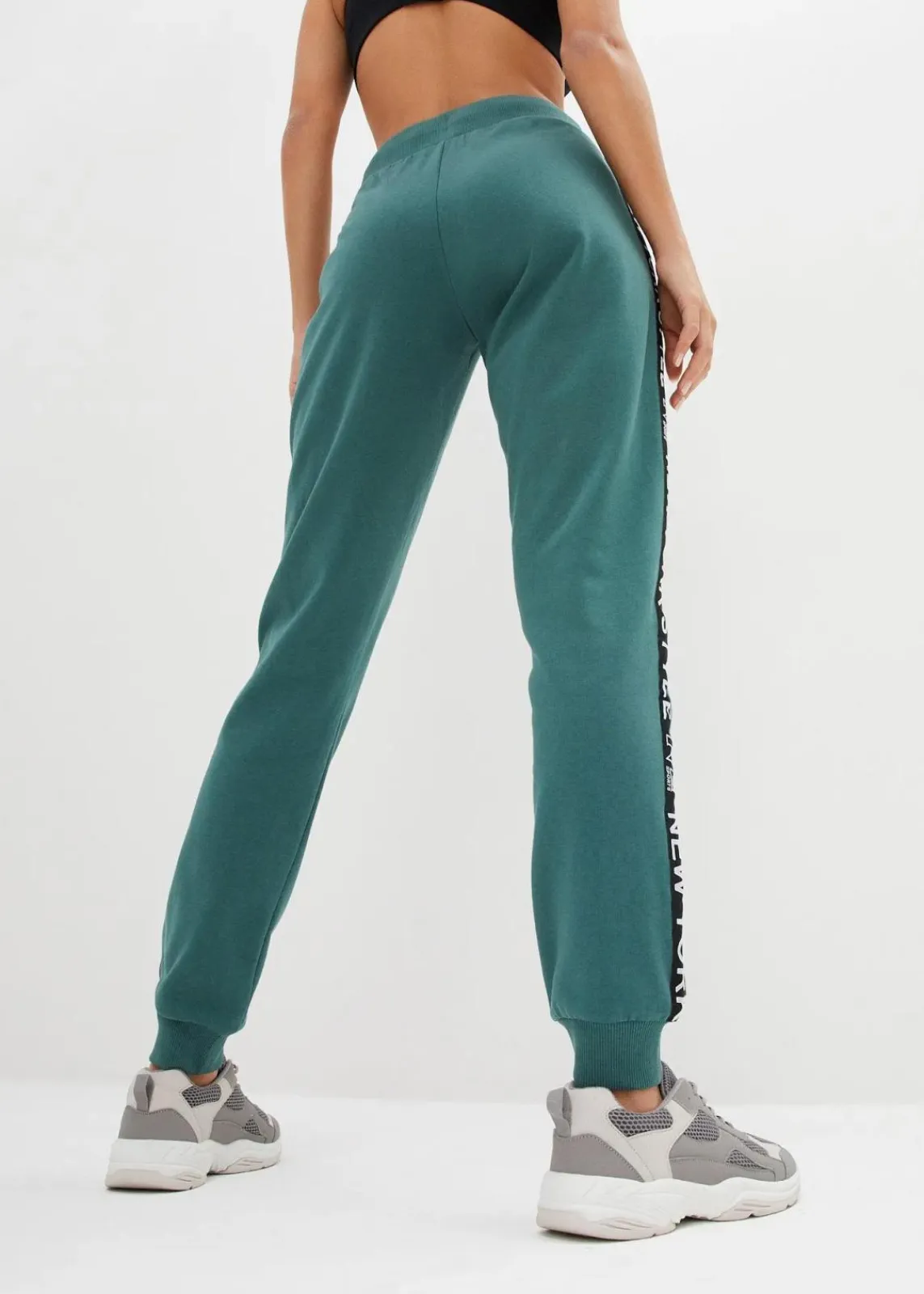 bonprix Hosen|Sweat^Sweathose mit Bündchen und Statement-Druck mattgrün bedruckt