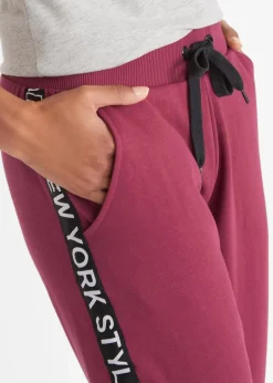 bonprix Hosen|Sweat^Sweathose mit Bündchen und Statement-Druck rhododendronrot bedruckt