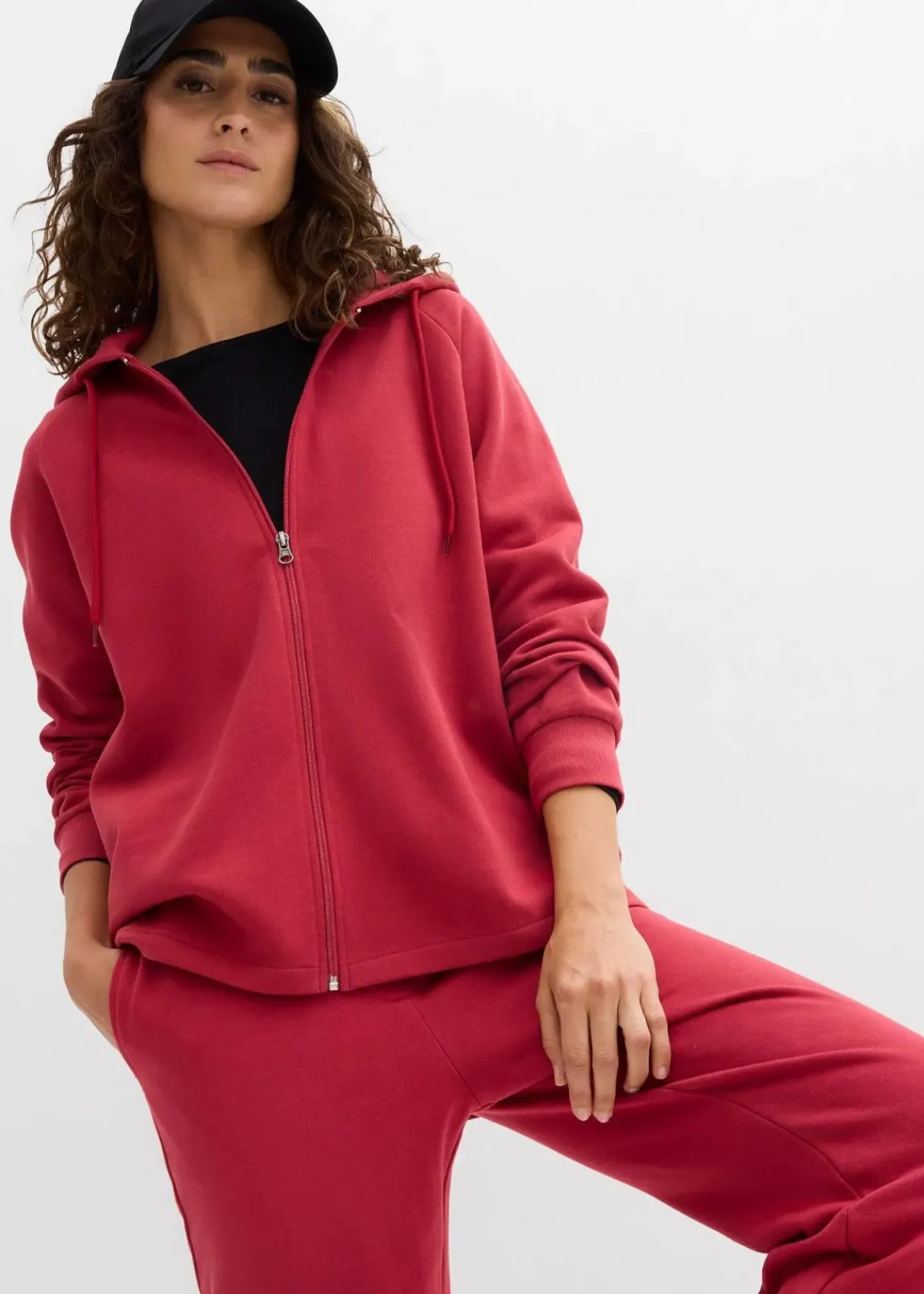 bonprix Sweat|Basics^Sweatjacke aus reiner Bio-Baumwolle kirschrot