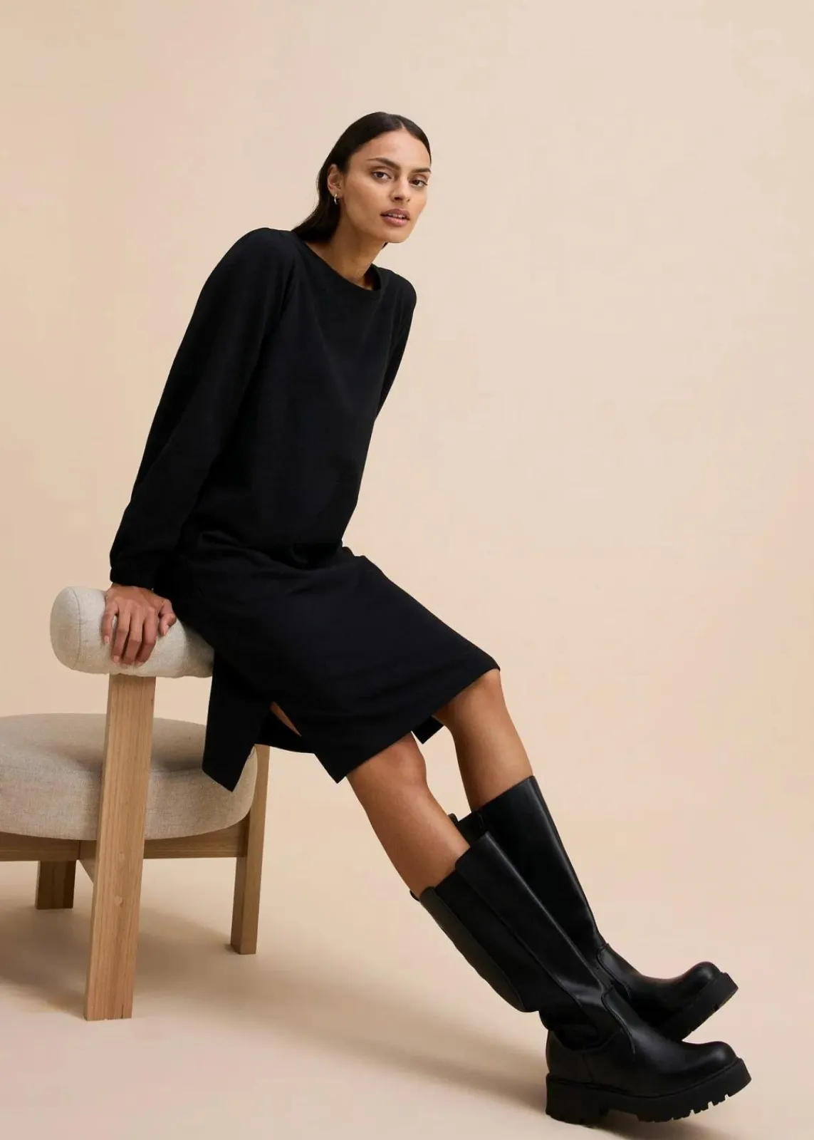 bonprix Bekleidung·Blusen & Tuniken|Bekleidung·Pullover & Strickjacken^Sweatkleid mit Ballonärmeln und Schlitz schwarz