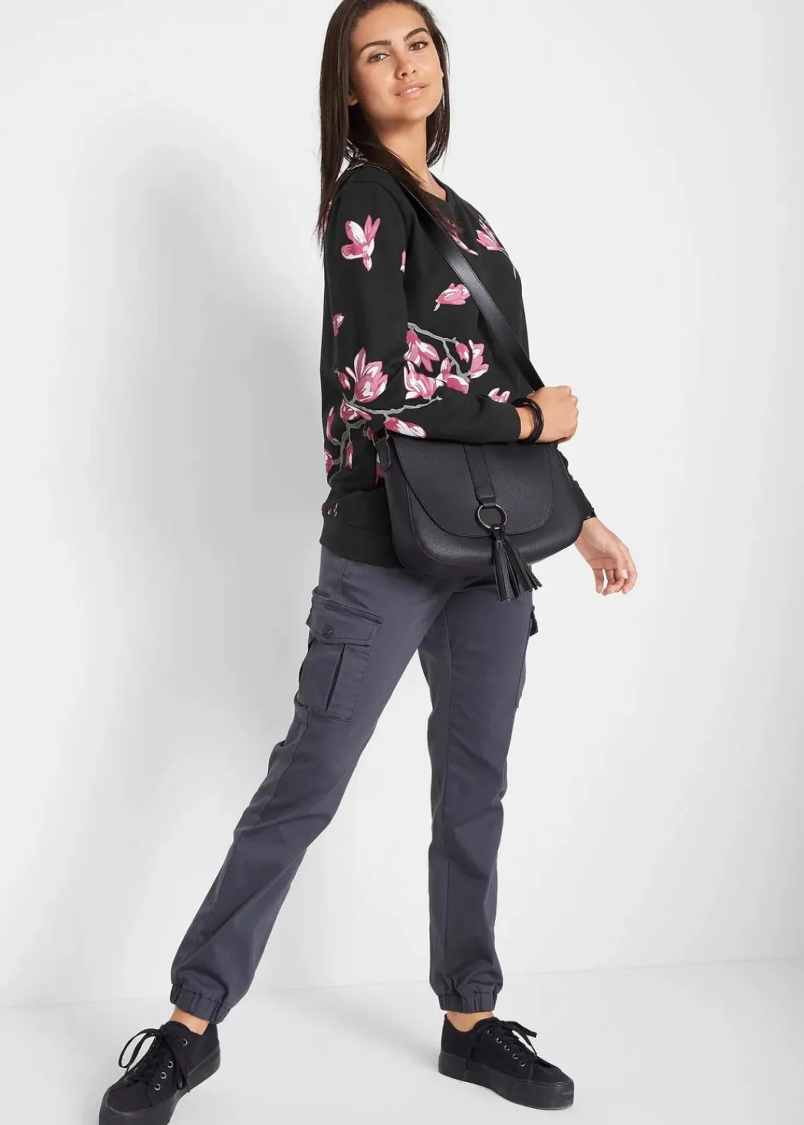 bonprix Bekleidung·Blusen & Tuniken|Sweat^Sweatshirt aus reiner Baumwolle, locker geschnitten schwarz geblümt