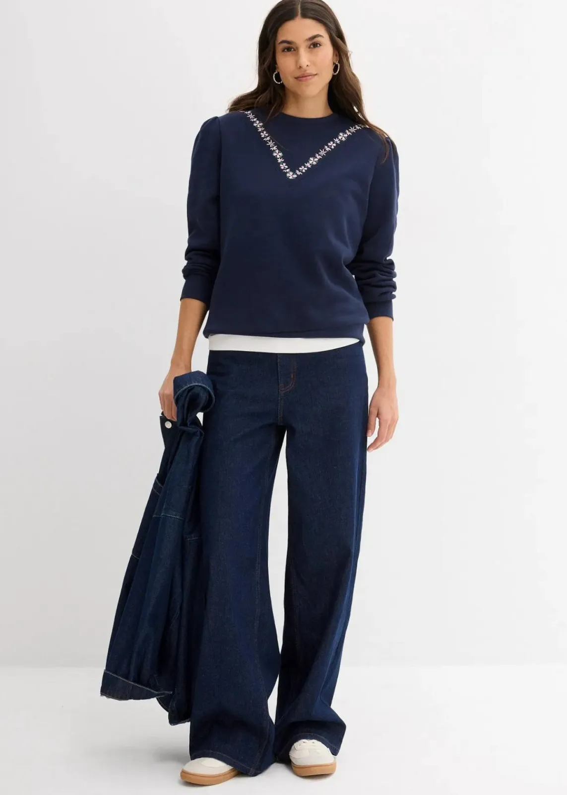 bonprix Sweat|Bekleidung·Blusen & Tuniken^Sweatshirt mit Stickerei aus Baumwoll-Mix dunkelblau