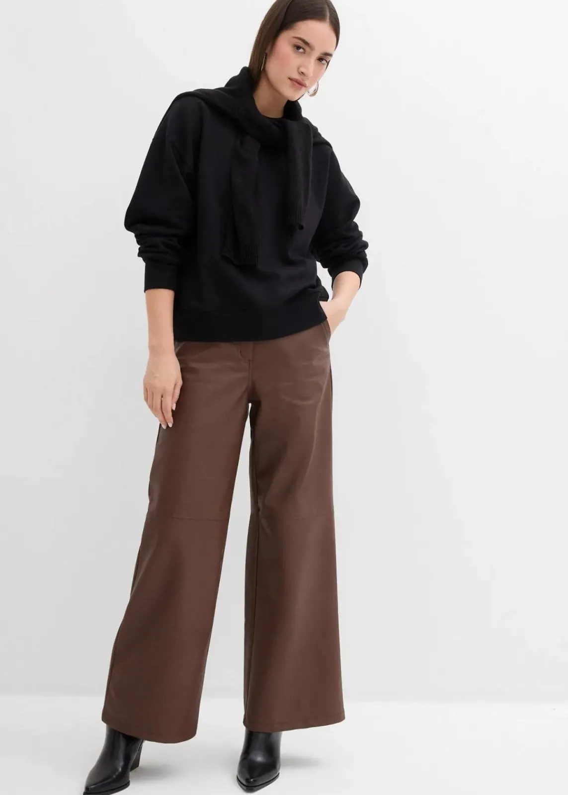 bonprix Sweat|Bekleidung·Blusen & Tuniken^Sweatshirt mit weitem Ripp-Kragen aus Bio-Baumwolle schwarz