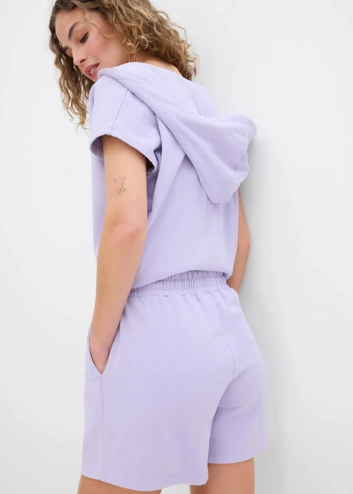 bonprix Nachhaltigere Materialien|Hosen^Sweat-Shorts aus reiner Baumwolle hellviolett