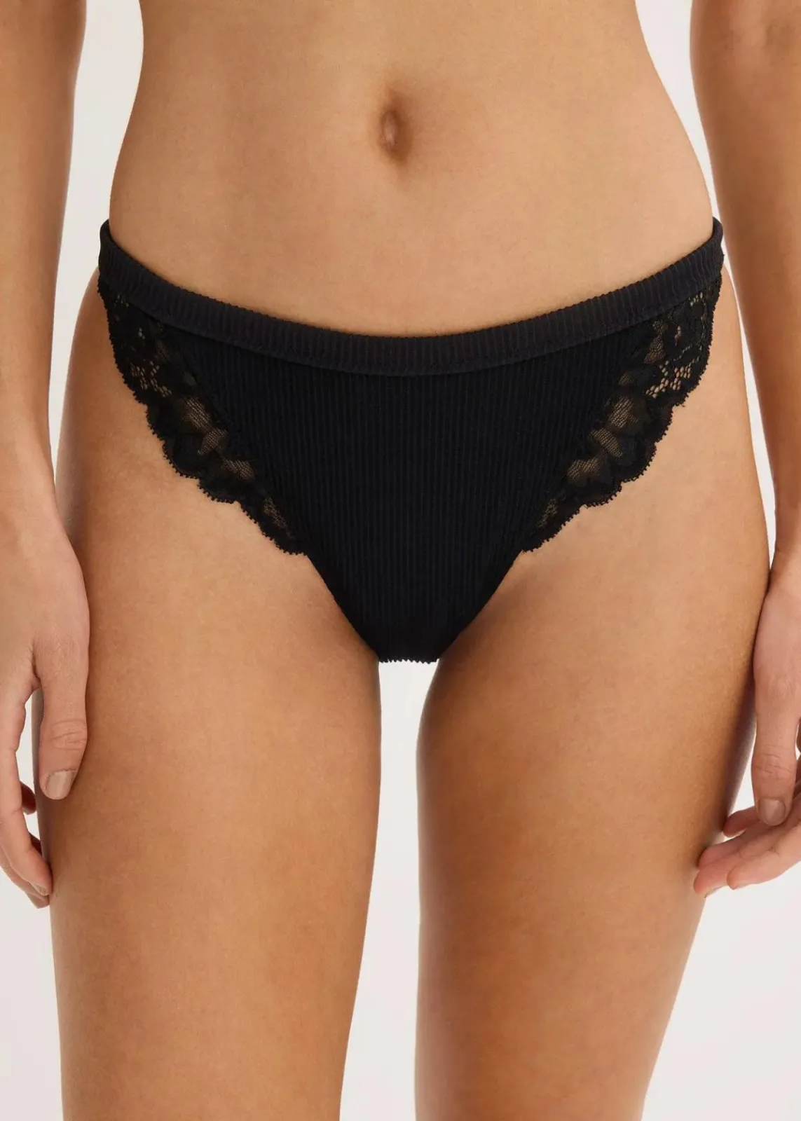 bonprix Wäsche·Dessous|Wäsche·Höschen^Tanga String mit weicher Rippe schwarz