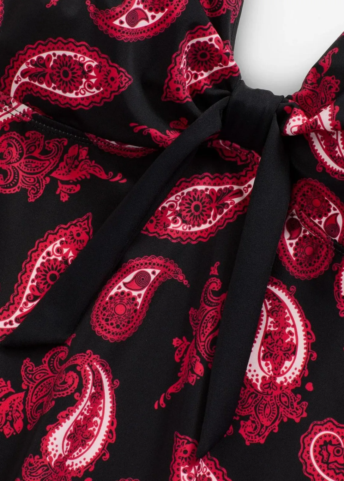 bonprix Nachhaltigere Materialien|Bademode·Tankinis^Tankini Oberteil schwarz/hibiskuspink paisley