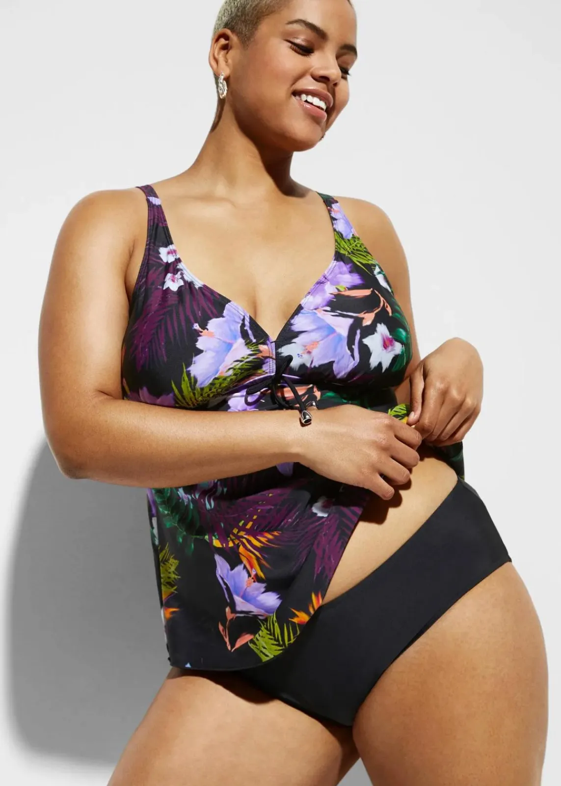 bonprix Nachhaltigere Materialien|Tankinis^Tankini (2-tlg.Set) mit V-Ausschnitt schwarz/lila geblümt