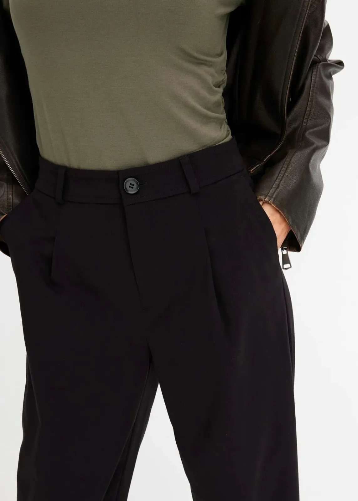 bonprix Nachhaltigere Materialien|Hosen^Tapered 7/8-Hose schwarz