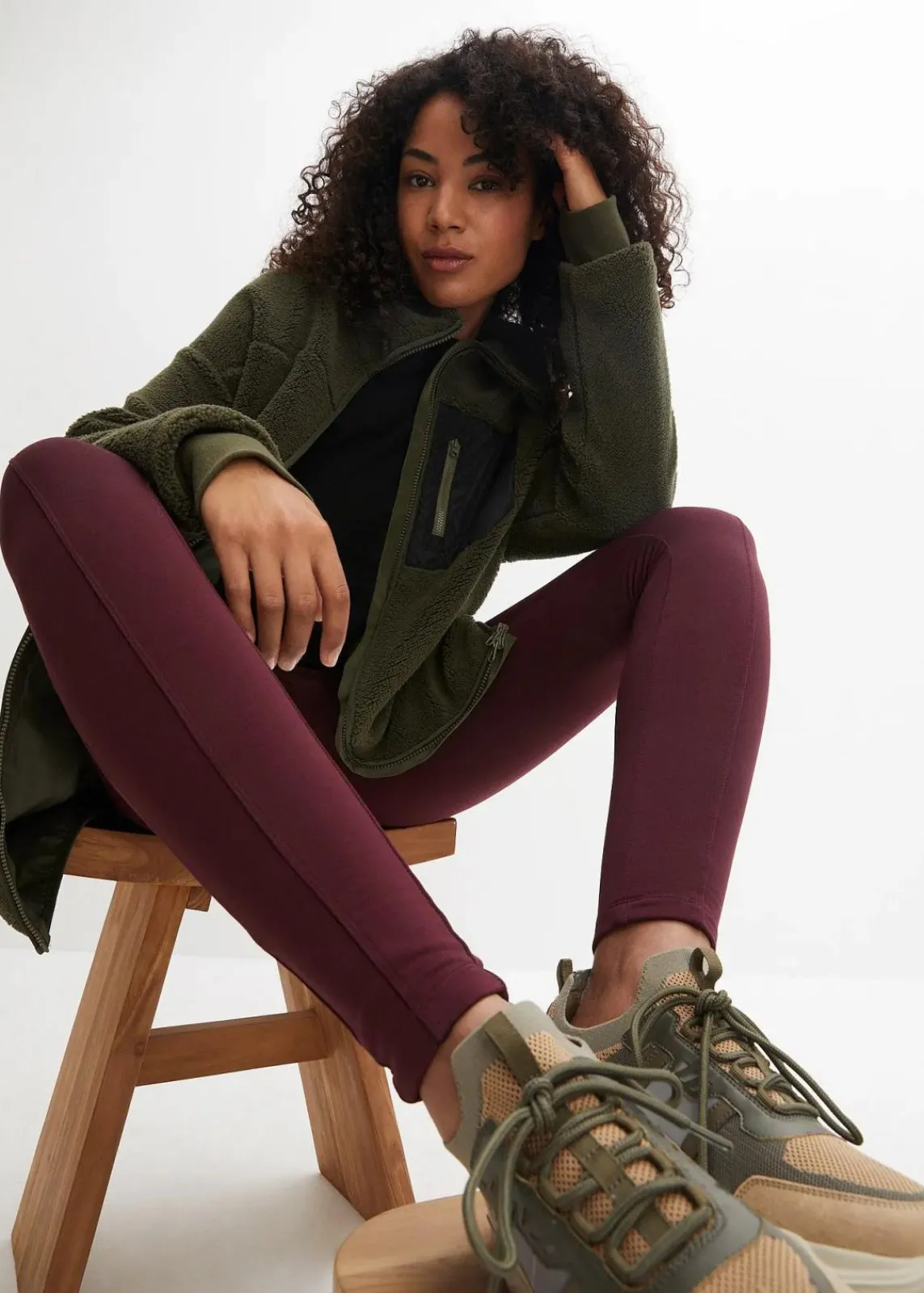 bonprix Bekleidung·Blusen & Tuniken|Bekleidung·Hosen^Teddy-Fleece Jacke dunkeloliv
