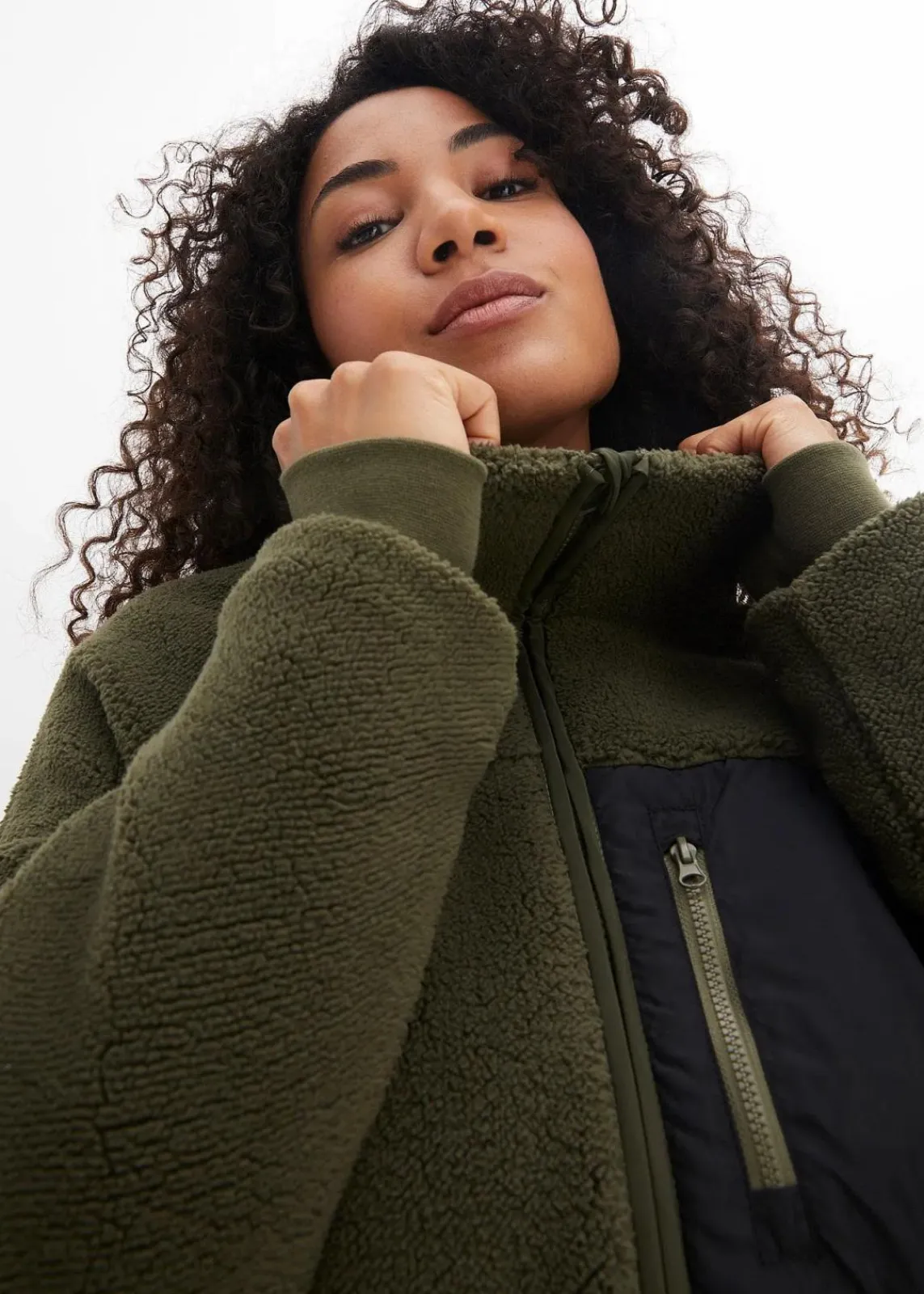 bonprix Bekleidung·Blusen & Tuniken|Bekleidung·Hosen^Teddy-Fleece Jacke dunkeloliv