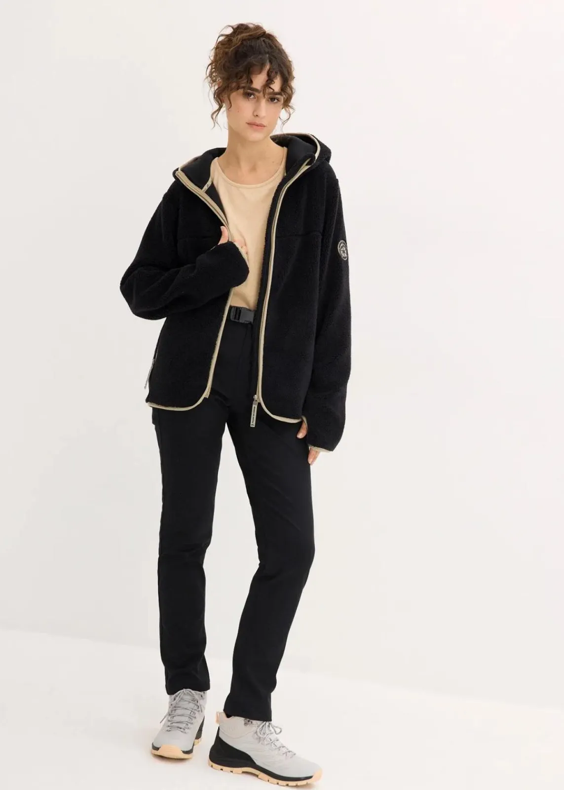 bonprix Bekleidung·Blusen & Tuniken|Bekleidung·Hosen^Teddy-Fleece Jacke mit Kapuze schwarz