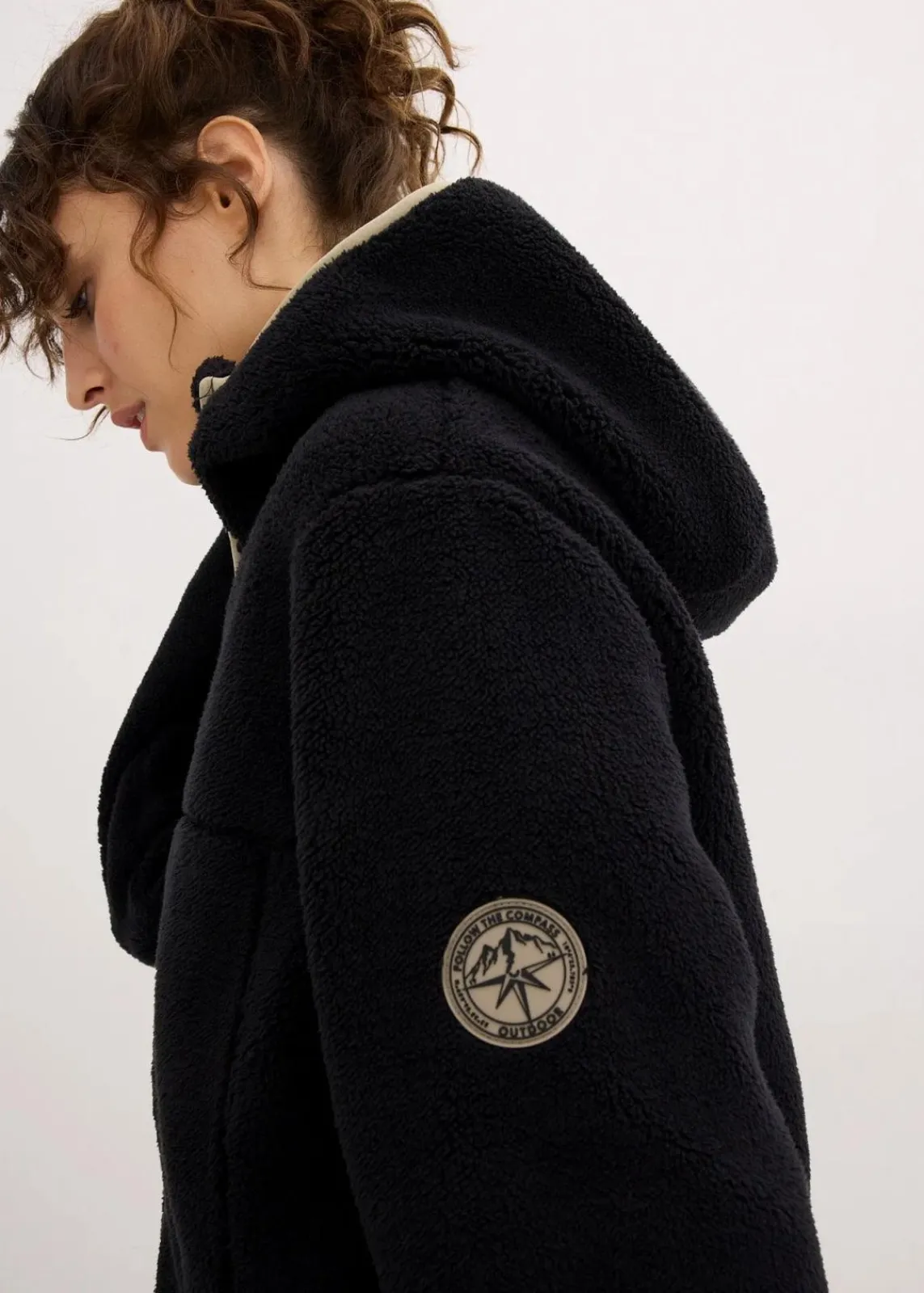 bonprix Bekleidung·Blusen & Tuniken|Bekleidung·Hosen^Teddy-Fleece Jacke mit Kapuze schwarz