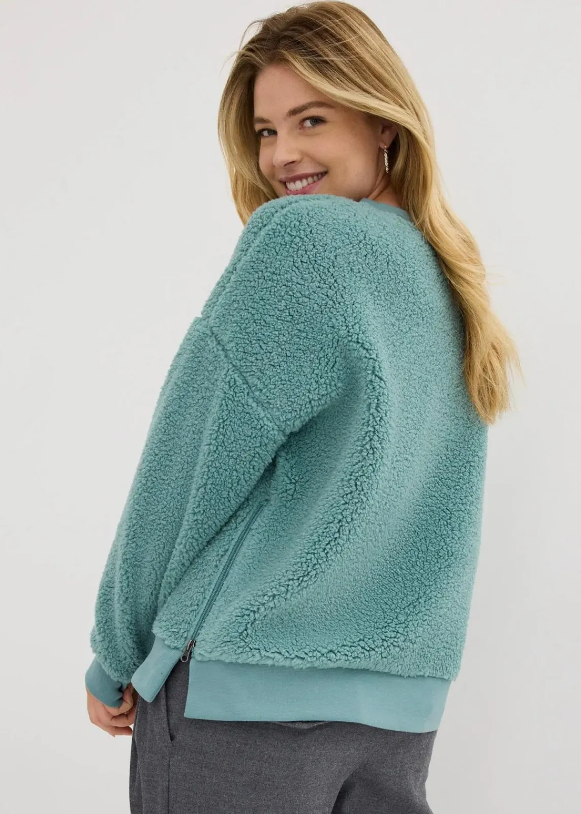 bonprix Sweat|Nachhaltigere Materialien^Teddy-Fleecepullover rauchsalbei