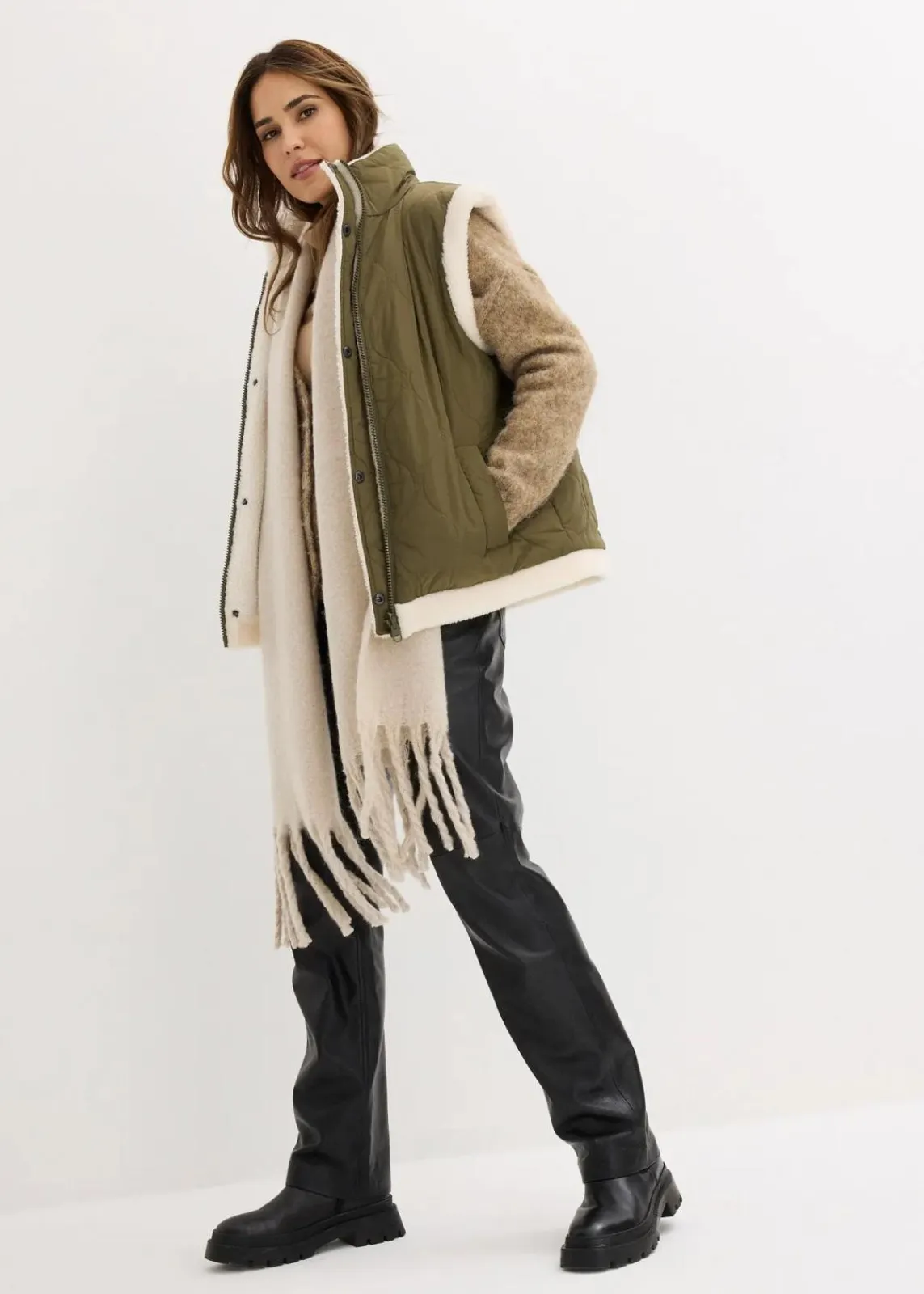 bonprix Bekleidung·Hosen|Jacken & Mäntel^Teddy-Weste zum Wenden dunkeloliv/naturbeige