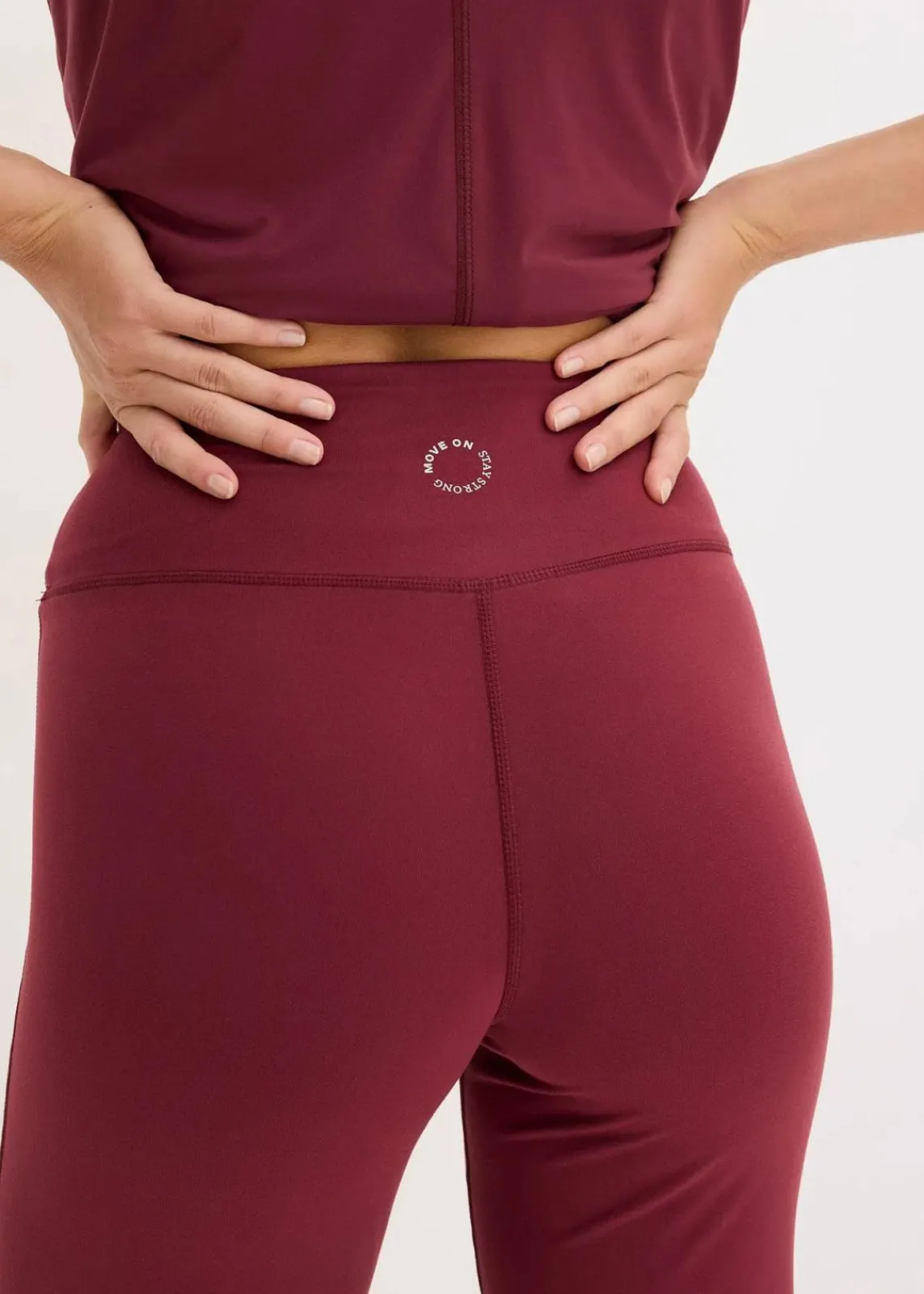 bonprix Bekleidung·Sweat|Bekleidung·Kleider^Thermo Sport-Hose aus weichem Material, gerades Bein burgunderrot