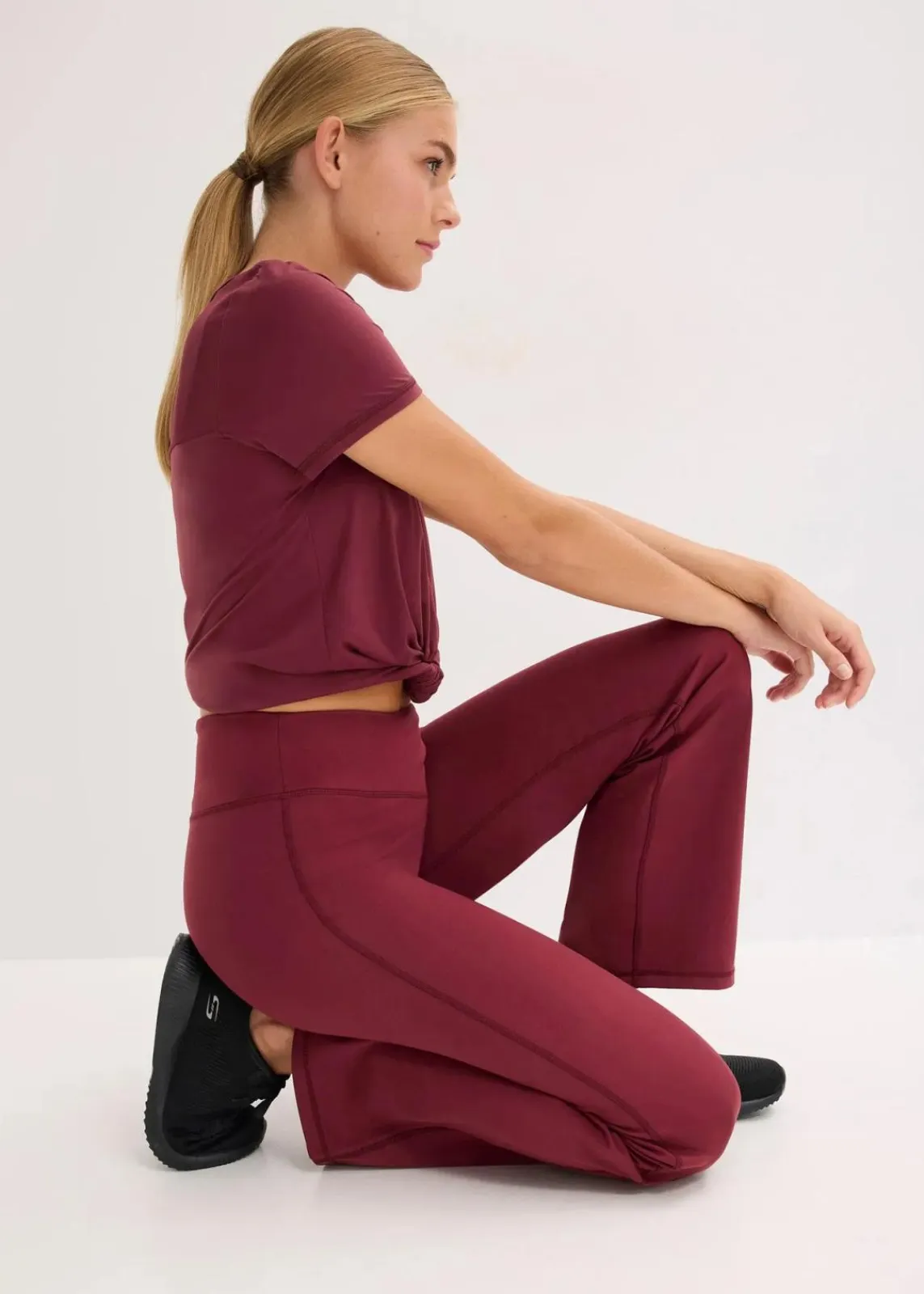 bonprix Bekleidung·Sweat|Bekleidung·Kleider^Thermo Sport-Hose aus weichem Material, gerades Bein burgunderrot