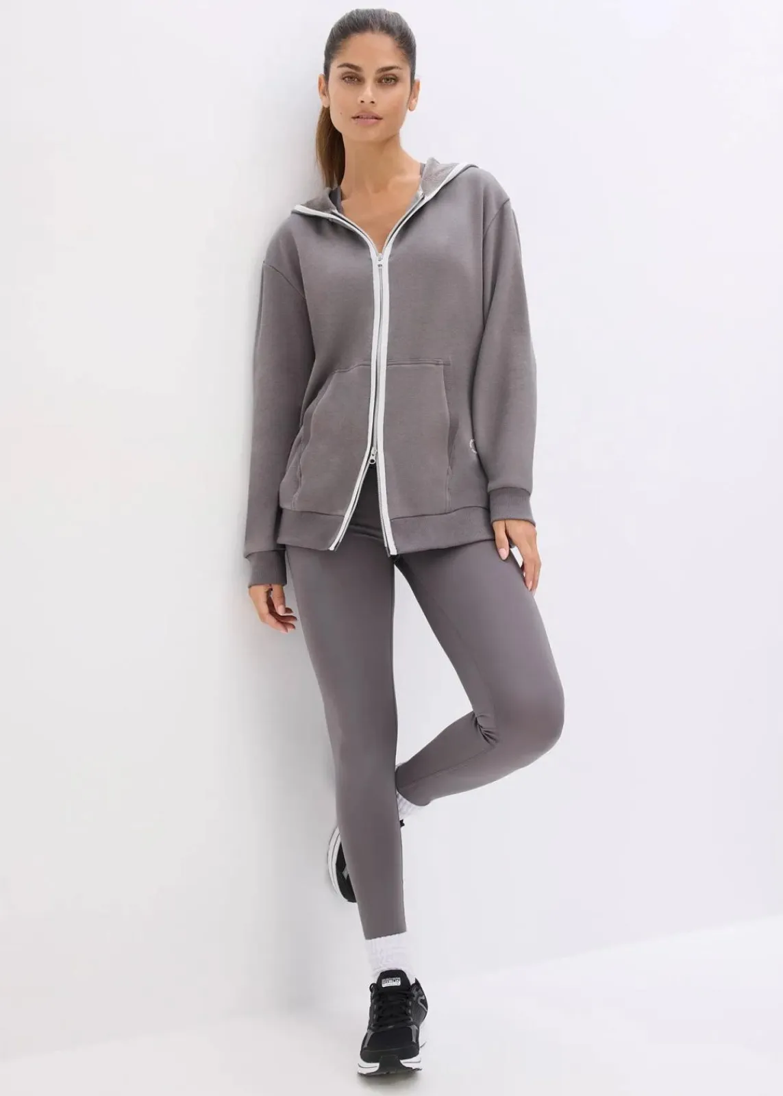 bonprix Bekleidung·Sweat|Bekleidung·Blusen & Tuniken^Thermo Sweatjacke, schnelltrocknend granitgrau