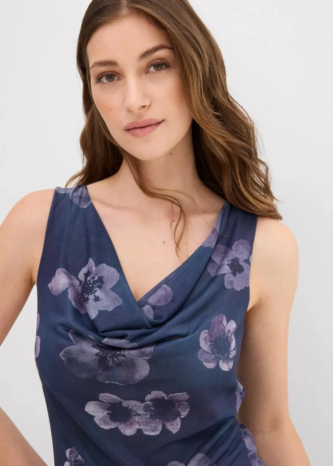 bonprix Shirts & Tops|Nachhaltigere Materialien^Top anthrazit geblümt