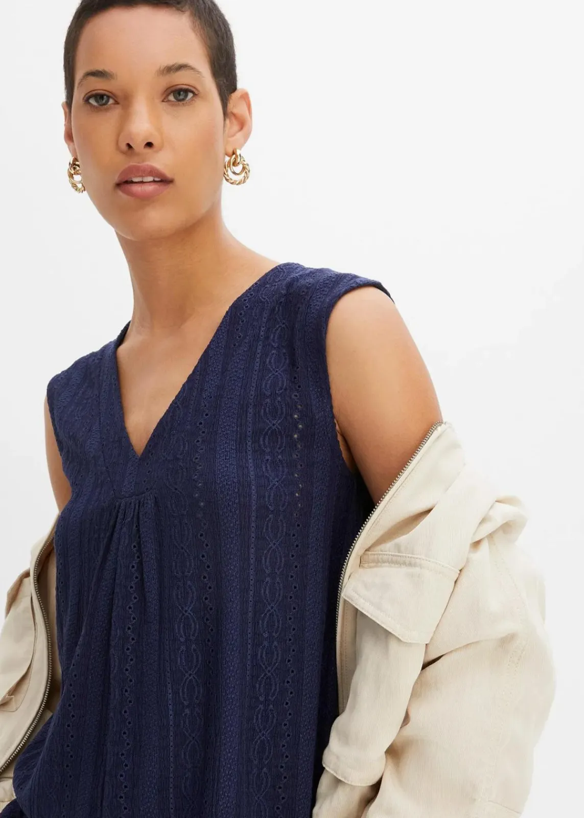 bonprix Shirts & Tops^Top mit Lochstickerei dunkelblau
