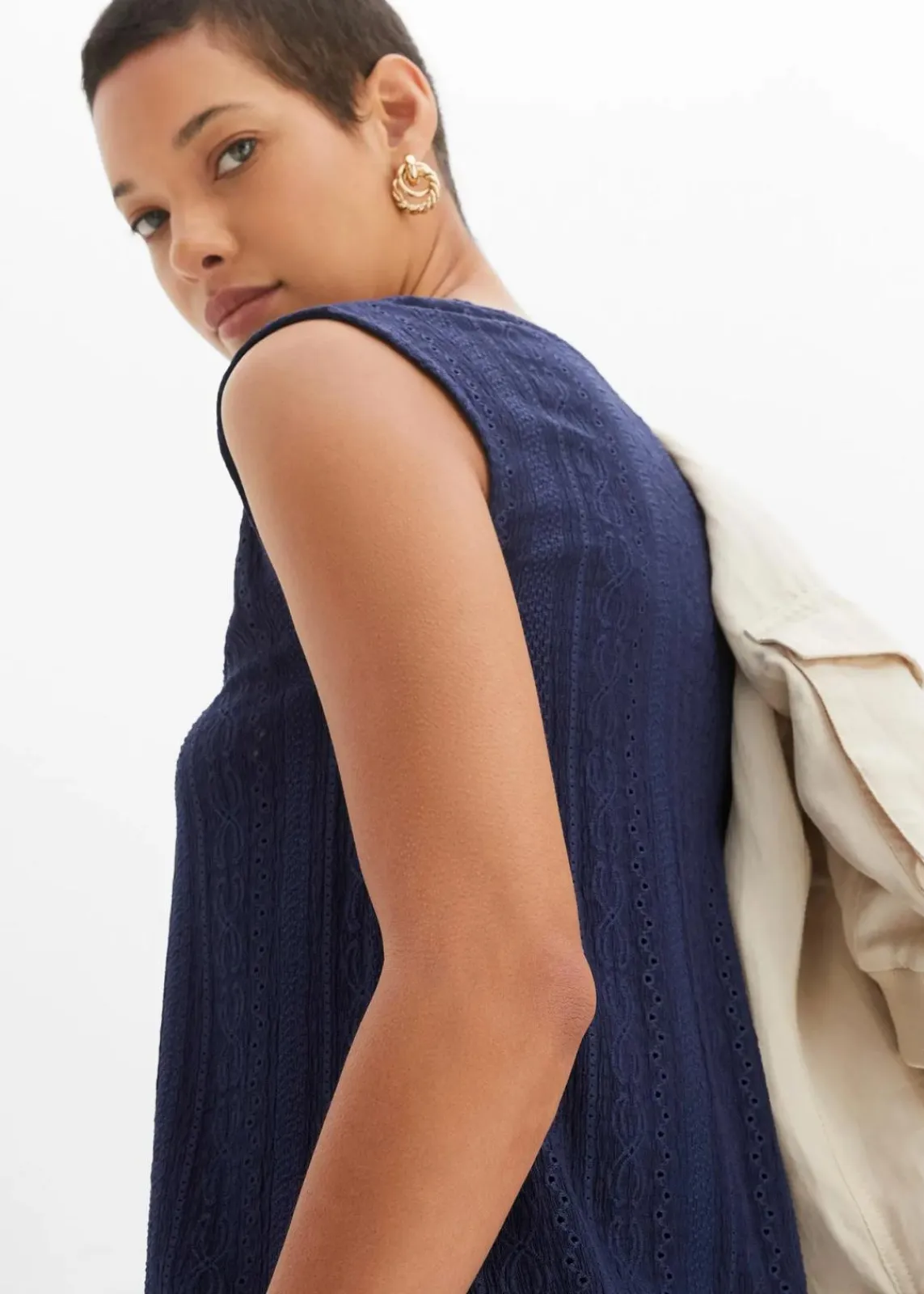 bonprix Shirts & Tops^Top mit Lochstickerei dunkelblau