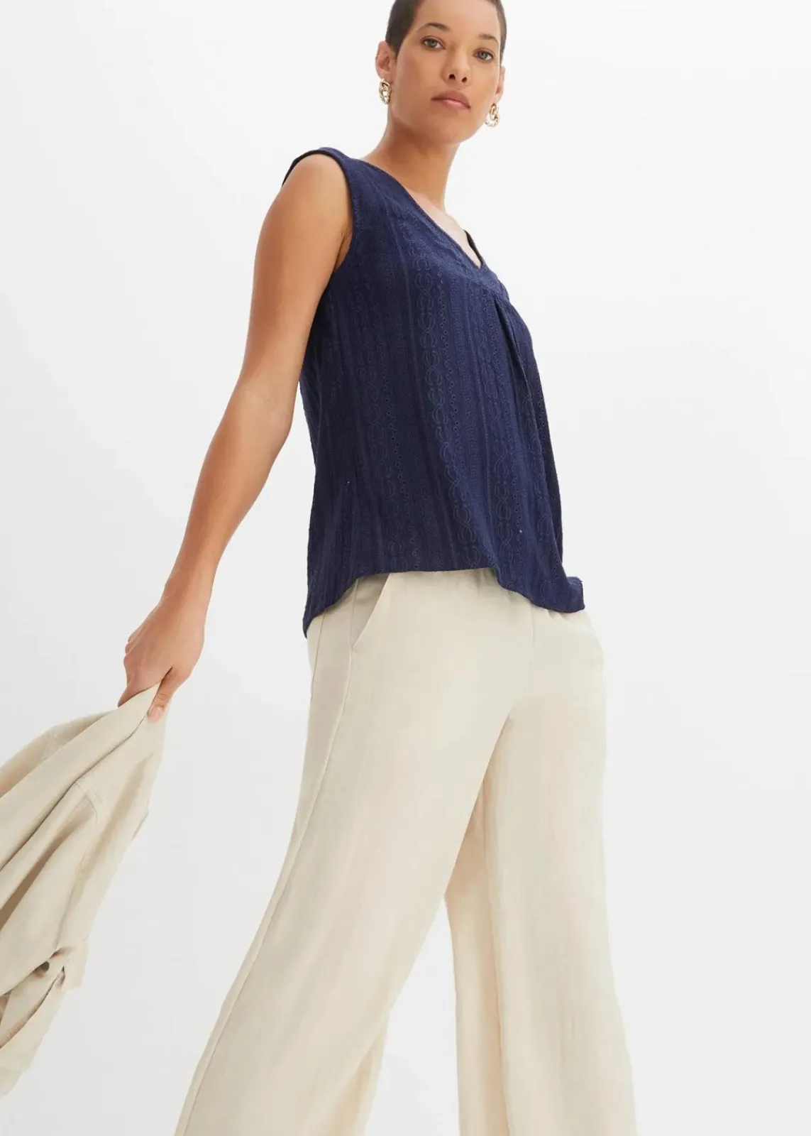 bonprix Shirts & Tops^Top mit Lochstickerei dunkelblau