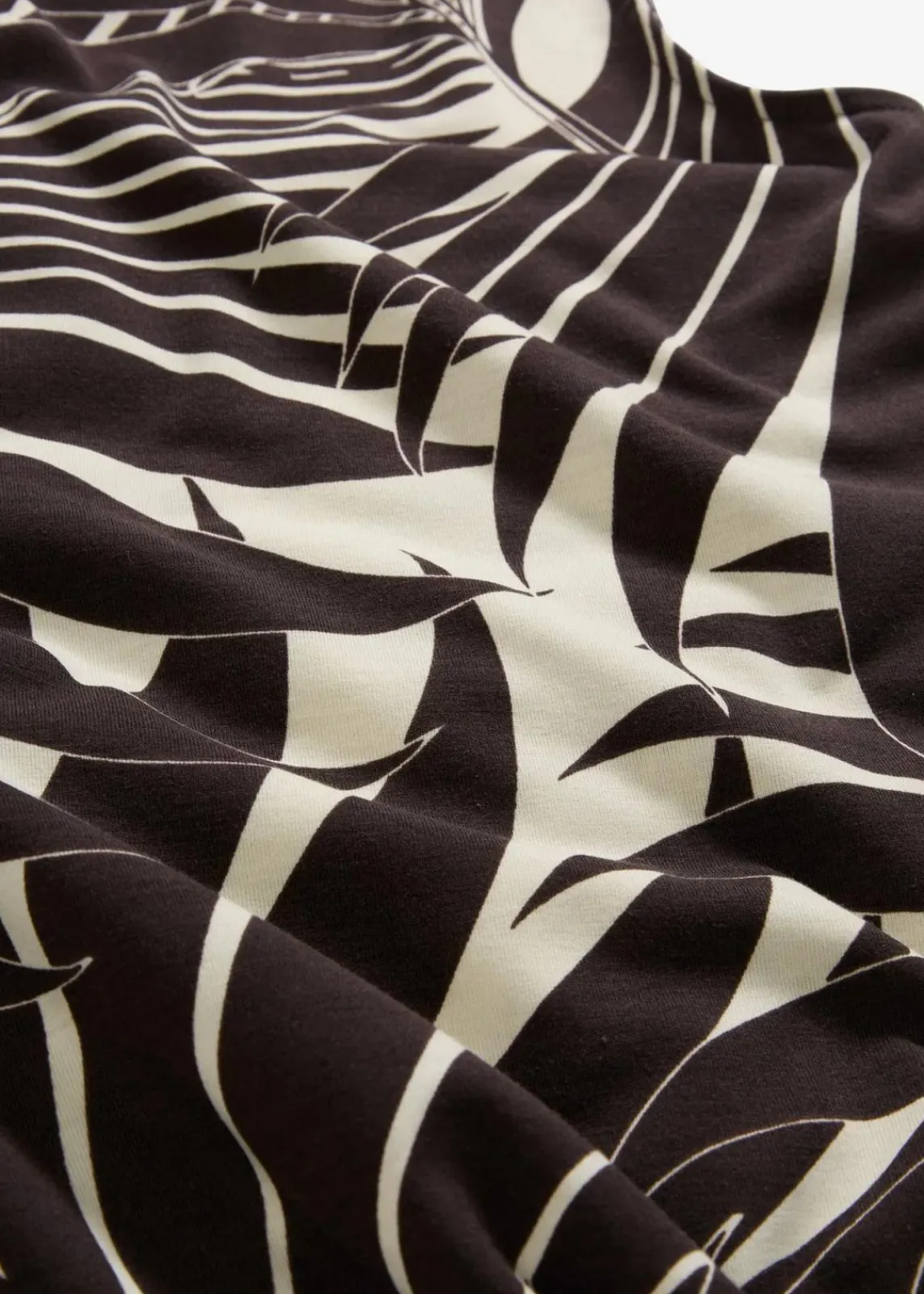 bonprix Nachhaltigere Materialien|Shirts & Tops^Top mit seitlichen Schlitzen natur/dunkelbraun bedruckt