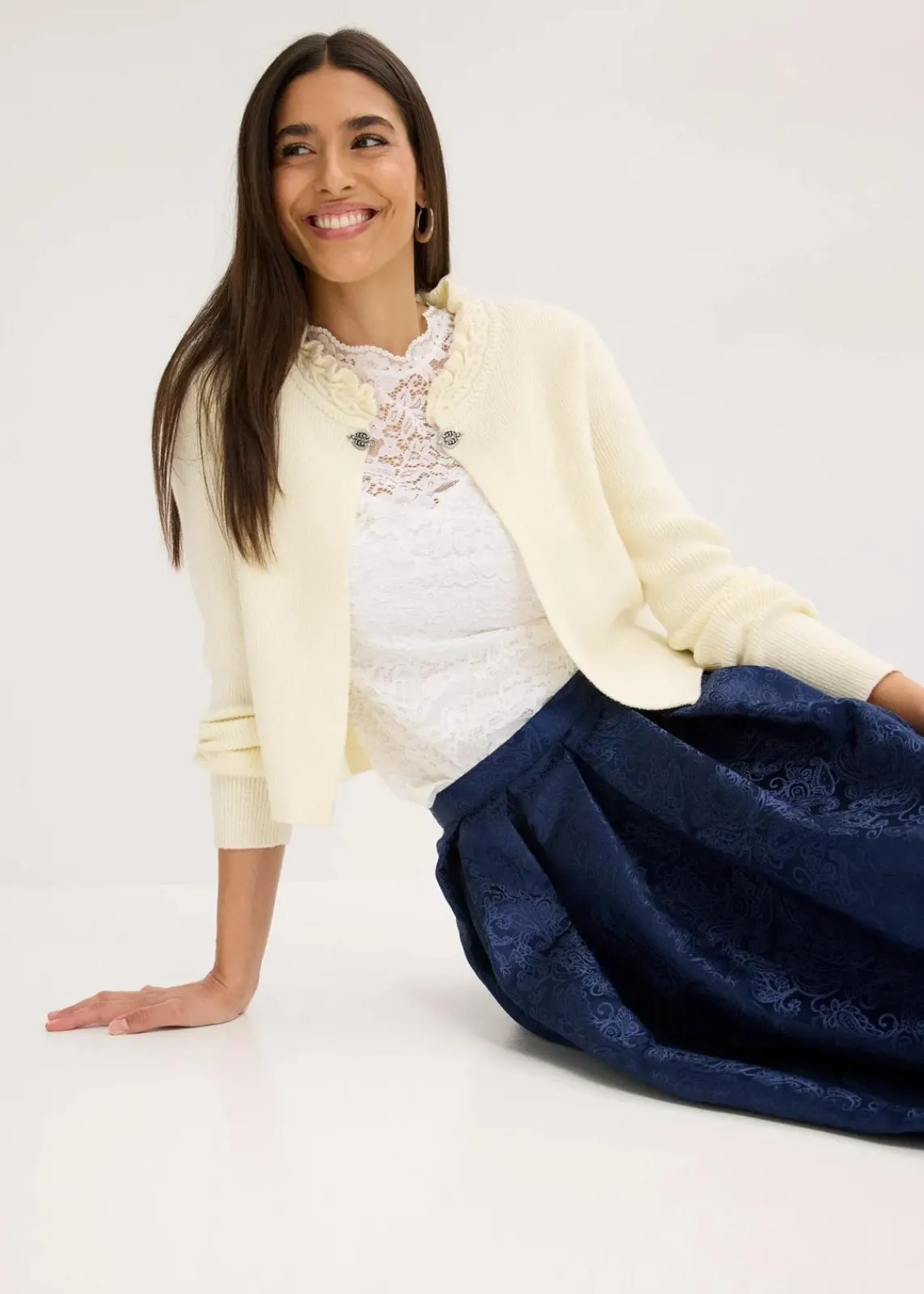 bonprix Bekleidung·Jeans|Pullover & Strickjacken^Trachten-Strickjacke cremeweiß