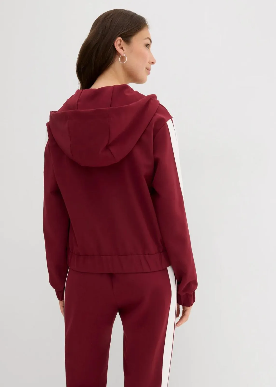 bonprix Bekleidung·Hosen|Zweiteiler & Sets^Trainingsjacke mit sportivem Streifen ahornrot/weiß