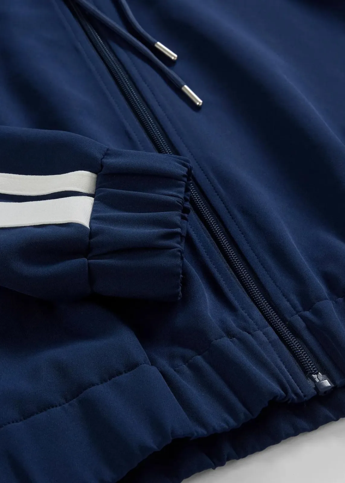 bonprix Jacken & Mäntel|Zweiteiler & Sets^Trainingsjacke mit sportivem Streifen dunkelblau/weiß