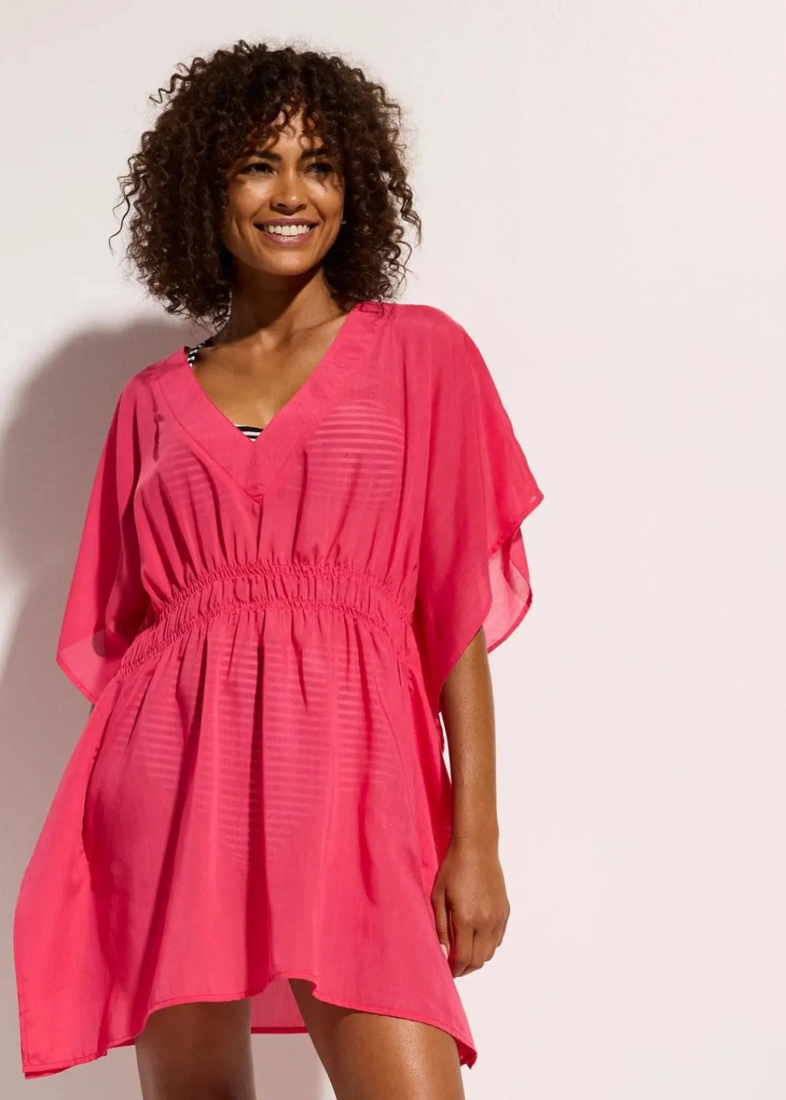 bonprix Blusen & Tuniken|Bekleidung·Jacken & Mäntel^Transparente Strandtunika mit V-Ausschnitt hibiskuspink