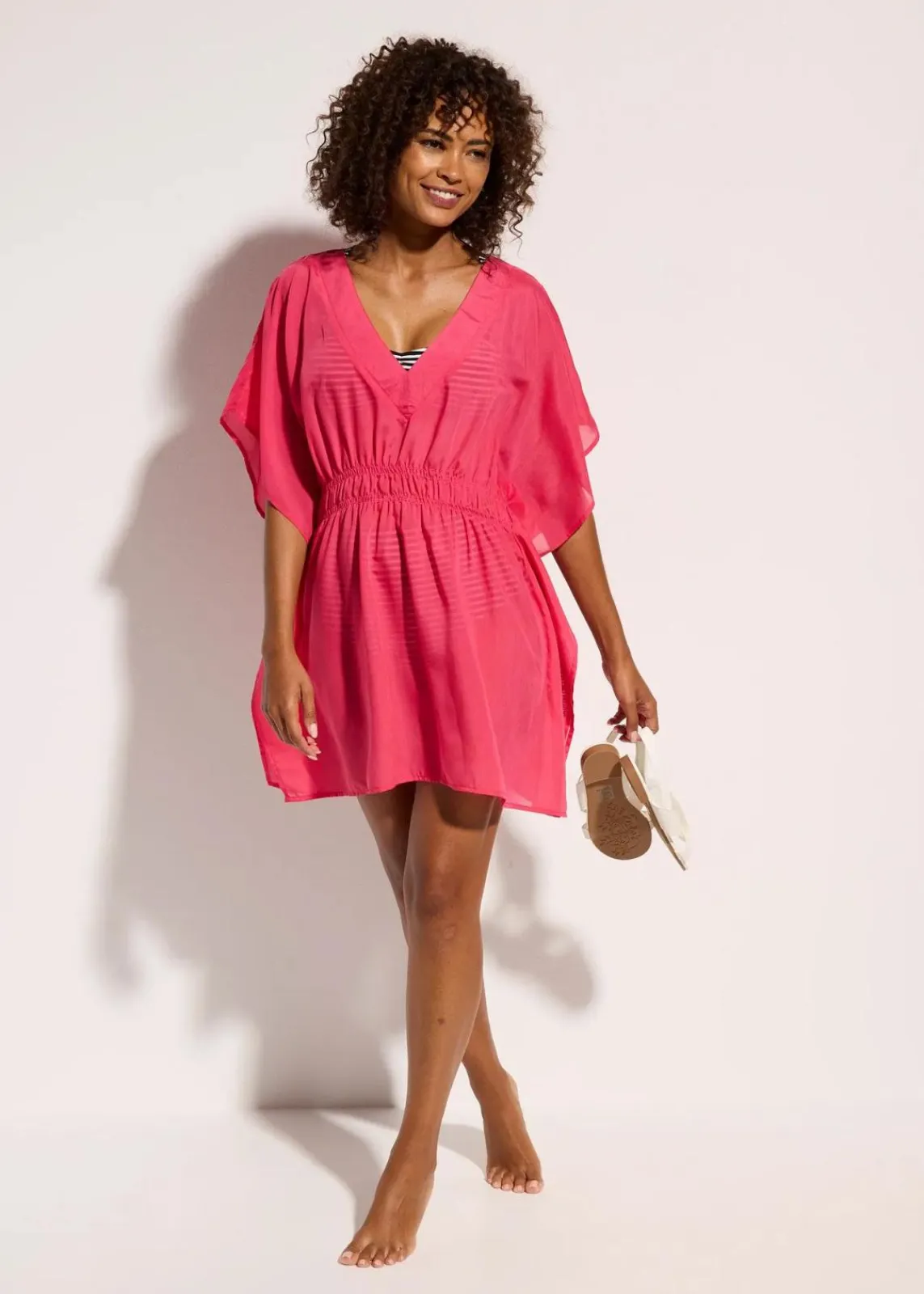 bonprix Blusen & Tuniken|Bekleidung·Jacken & Mäntel^Transparente Strandtunika mit V-Ausschnitt hibiskuspink