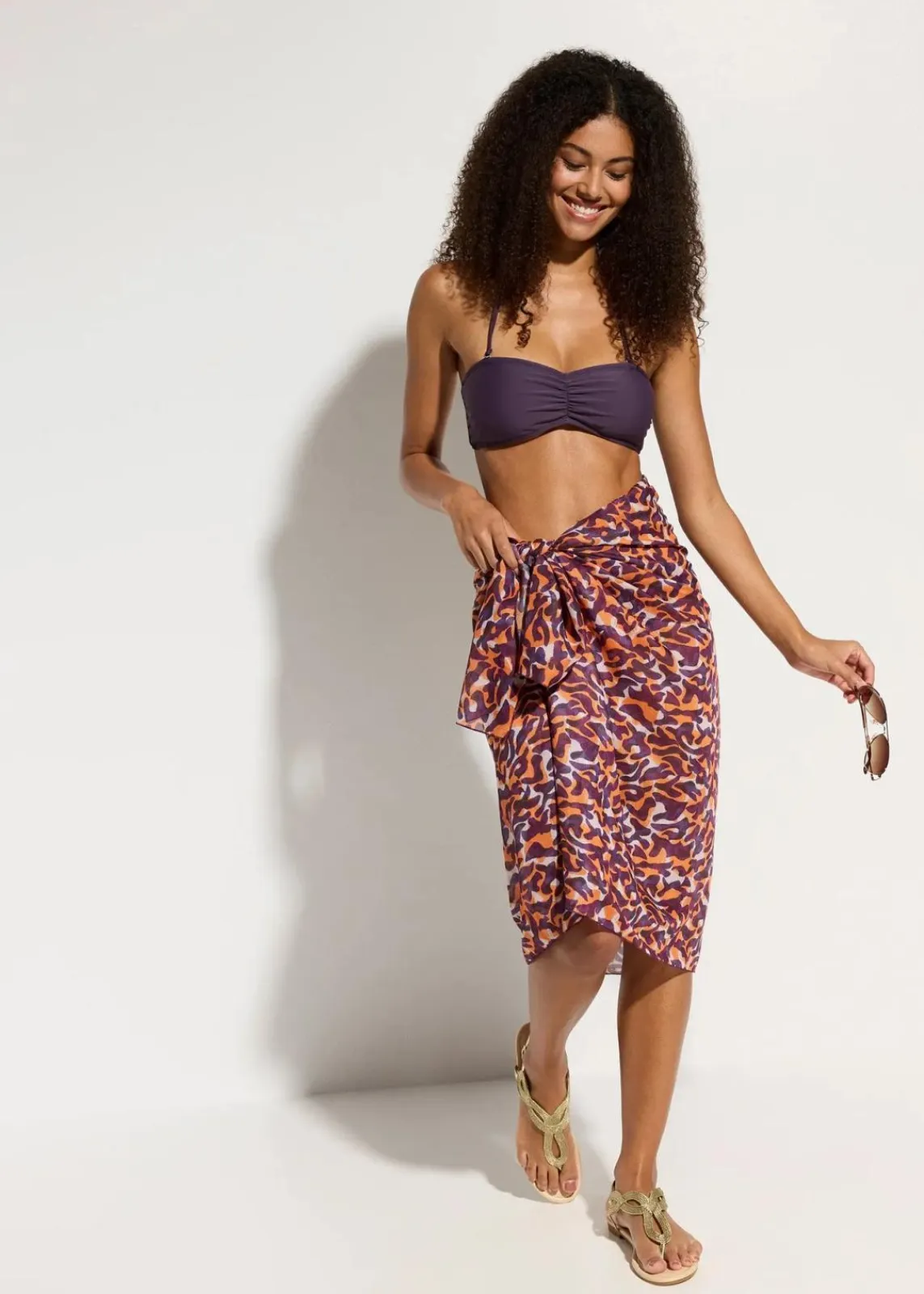 bonprix Strandmode|Nachhaltigere Materialien^Transparenter Pareo lila/hellbraun leo bedruckt