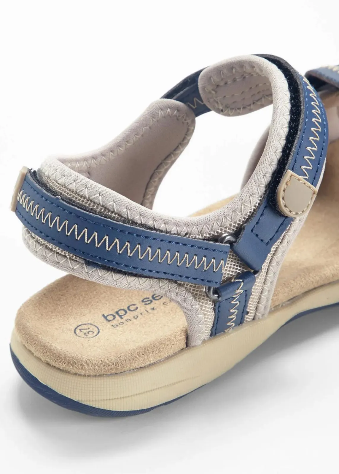 bonprix Sommerschuhe^Trekkingsandalen mit Profilsohle dunkelblau/beige