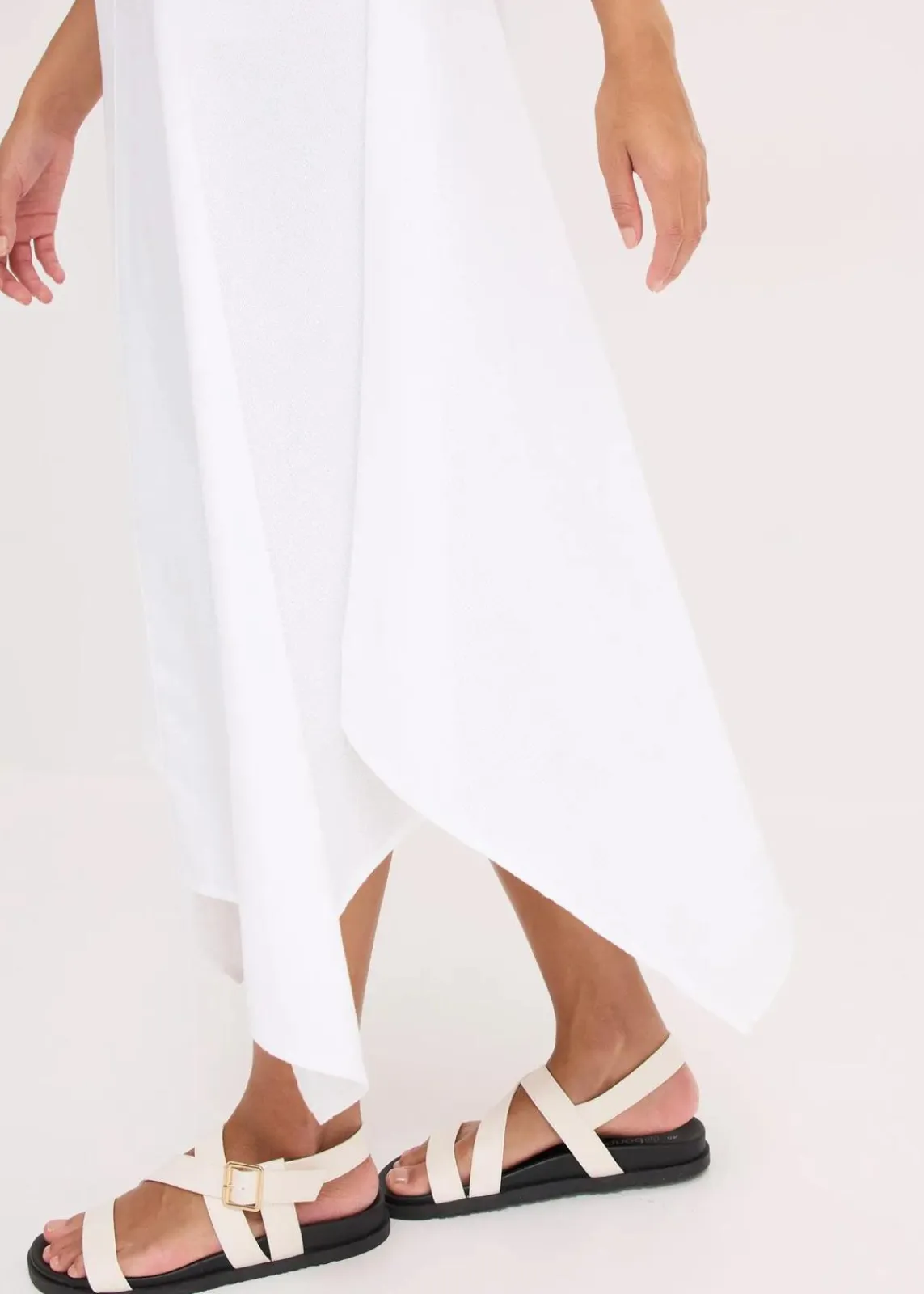 bonprix Kleider^Trägerkleid aus feinem Viskose-Mix weiß